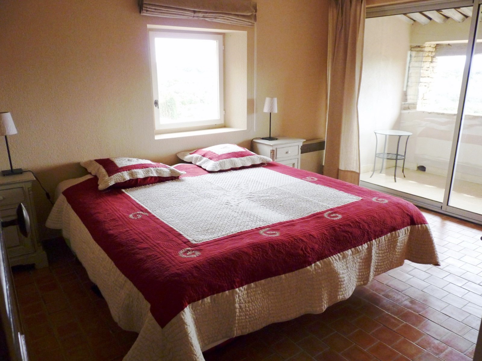 On the heights of the selected village of Gordes, for seasonnal rental
