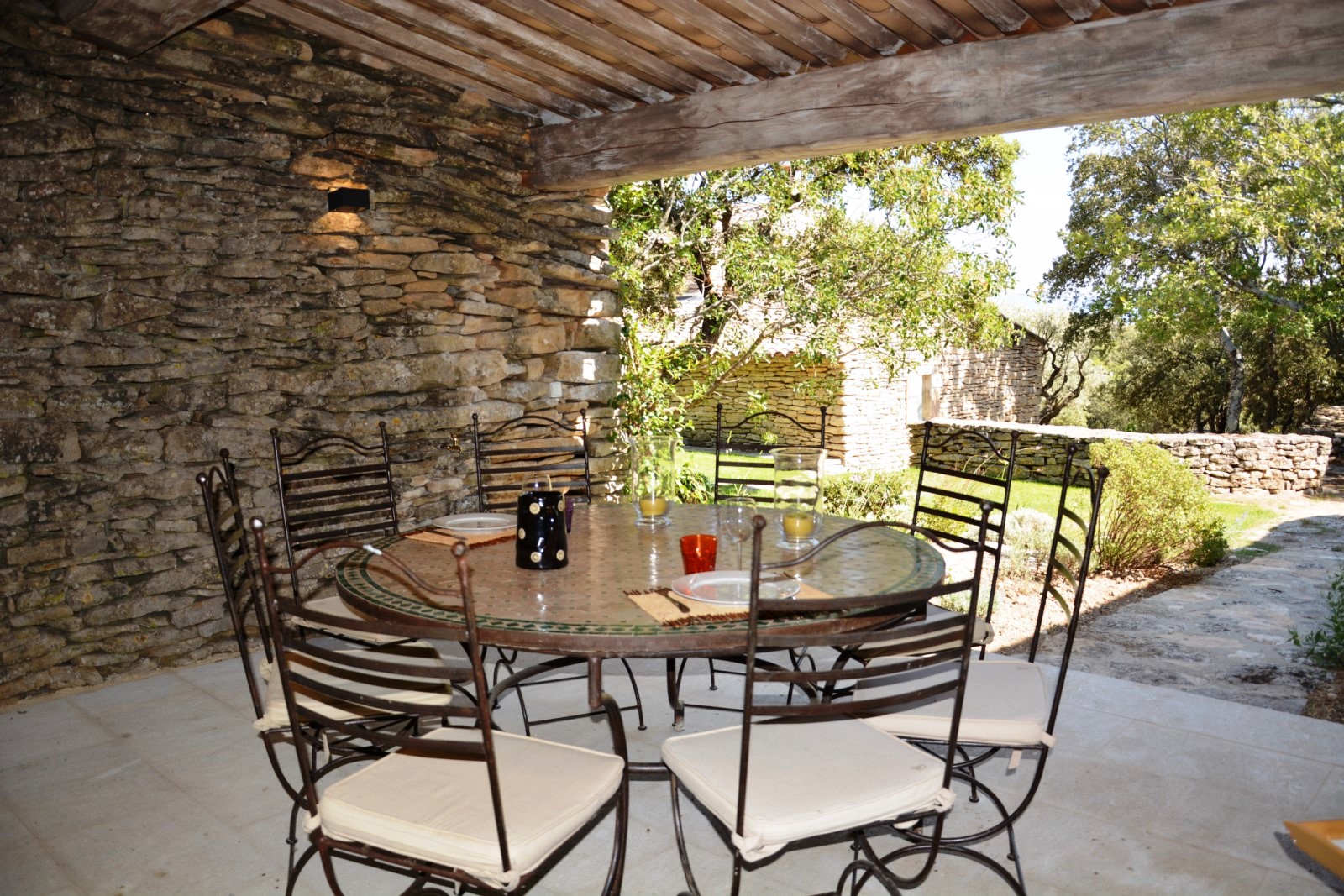 On the heights of the selected village of Gordes, for seasonnal rental