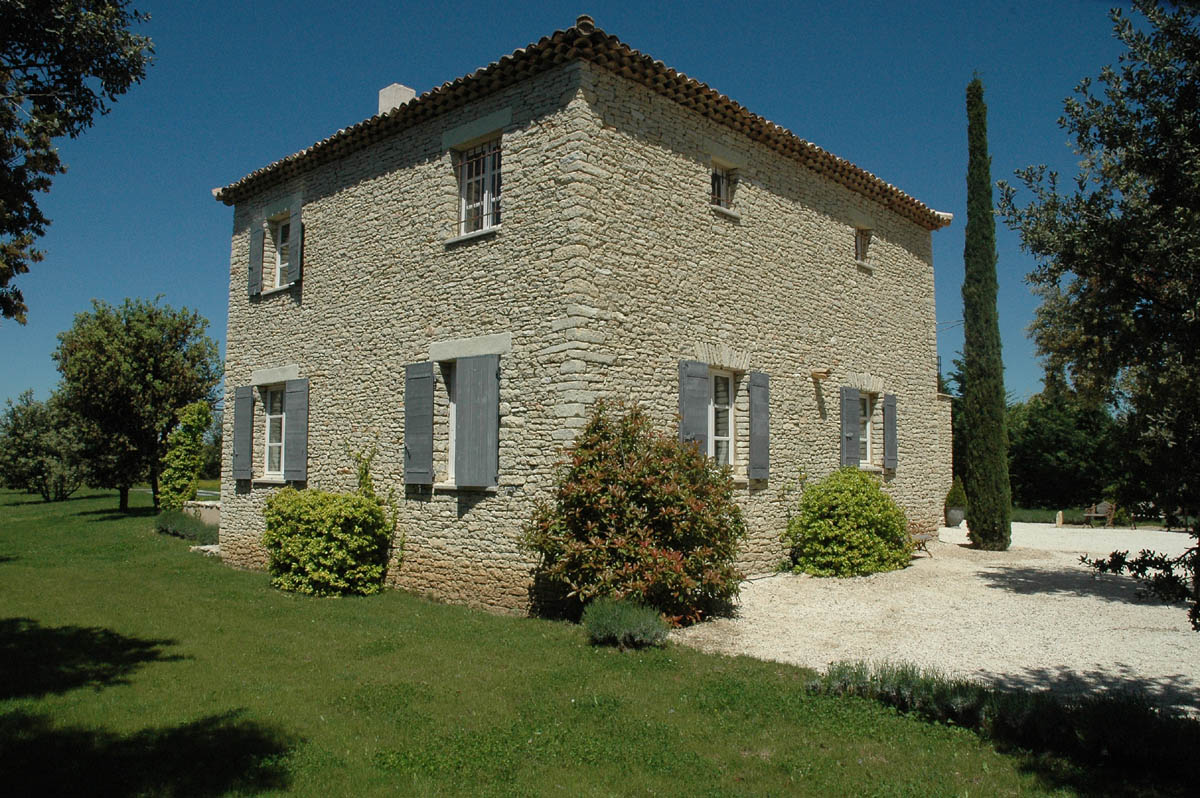 Proche des villages de Goult, Saint Pantaléon