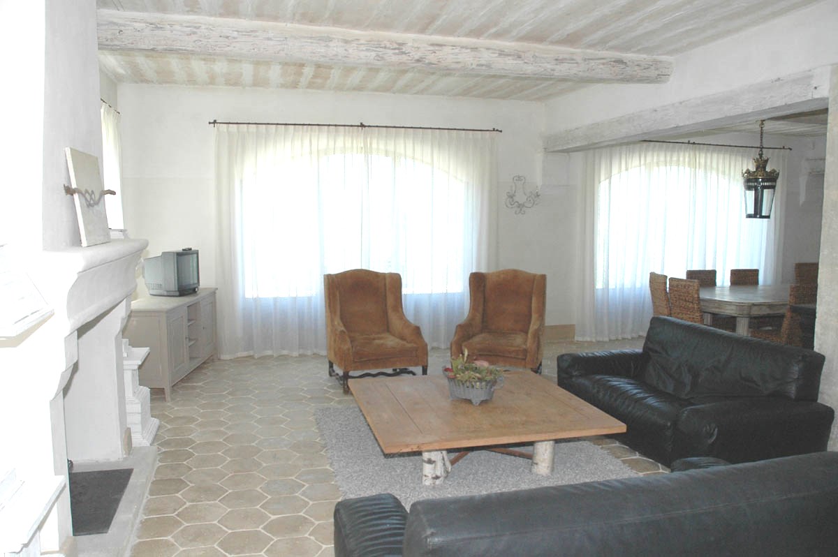 For summer rental, Luberon, near Gordes