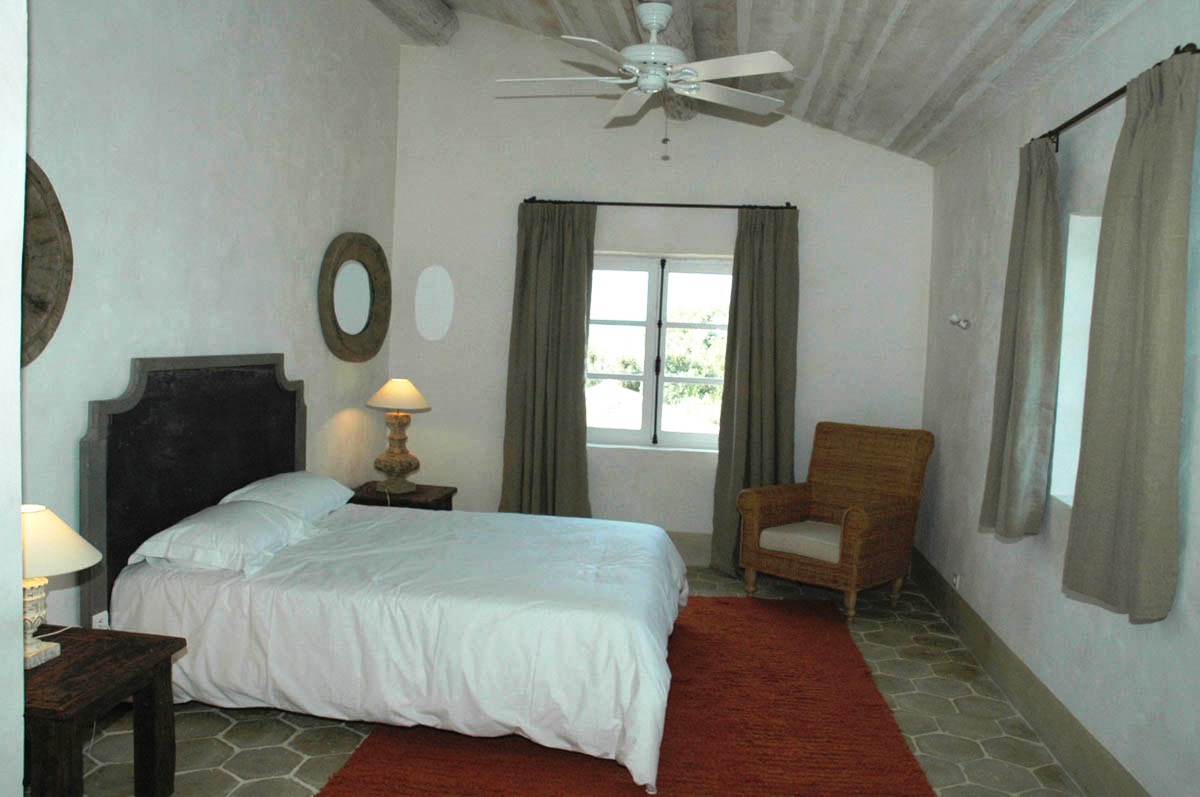 Belle chambre avec salle de bains en suite