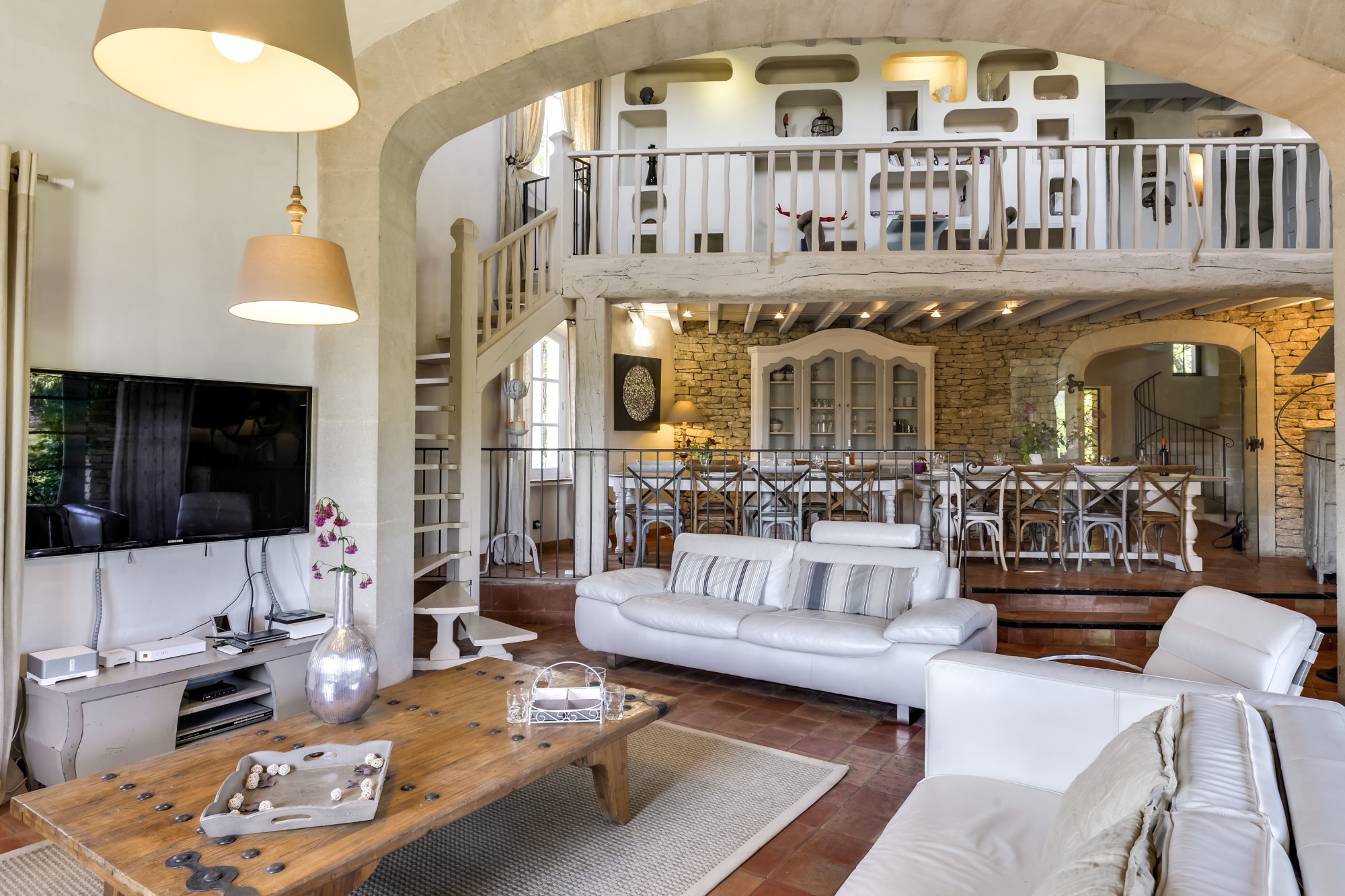 In the heart of the Luberon Park, to rent magnificent Provençal house for a stay filled with serenity and fullness.