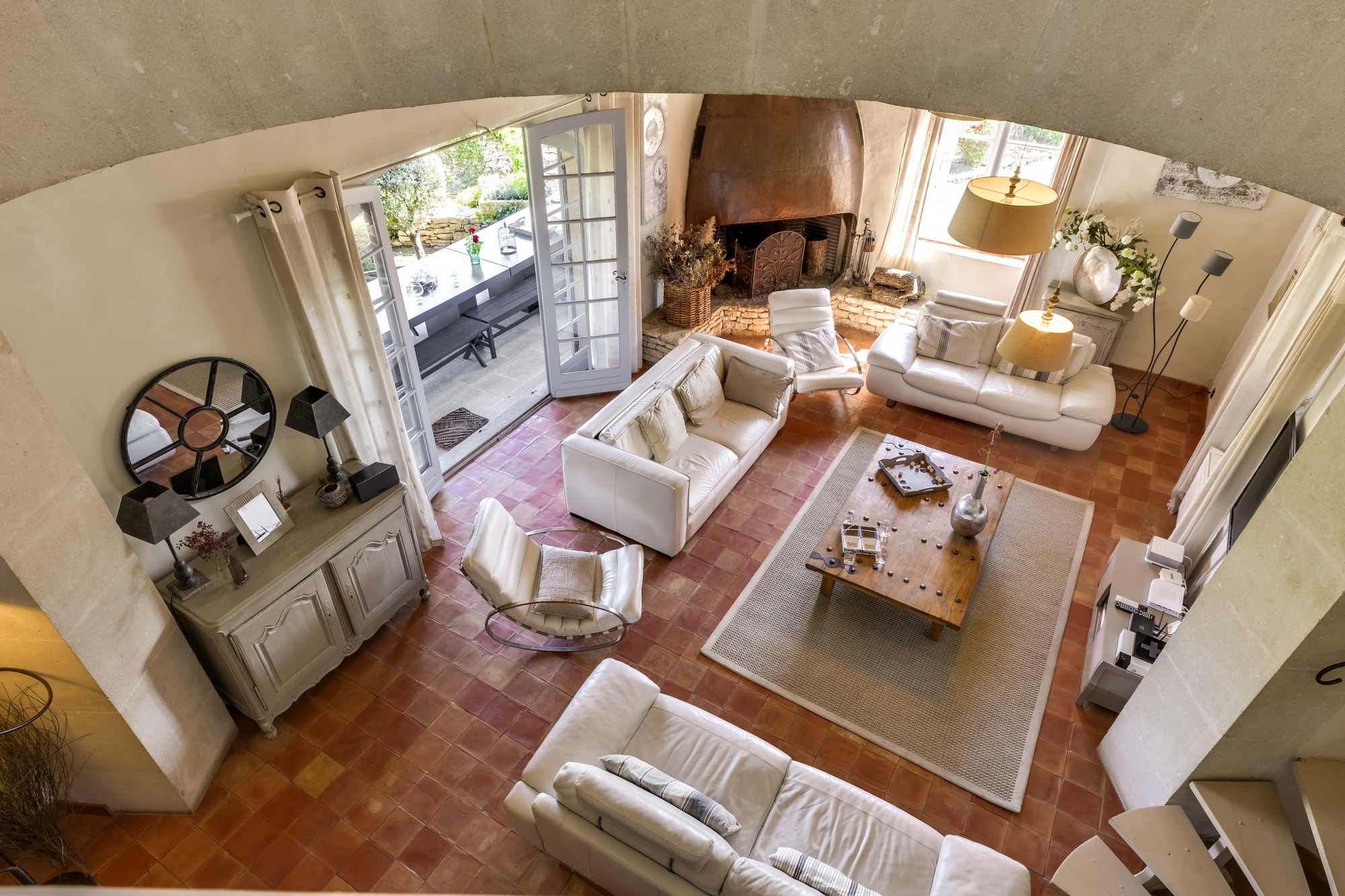 In the heart of the Luberon Park, to rent magnificent Provençal house for a stay filled with serenity and fullness.