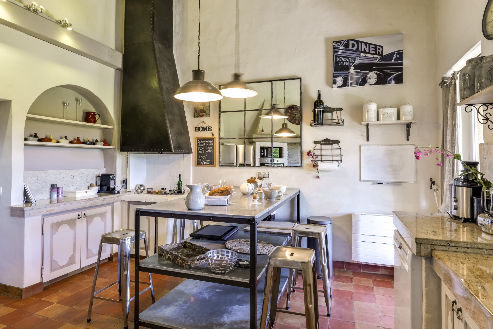 In the heart of the Luberon Park, to rent magnificent Provençal house for a stay filled with serenity and fullness.