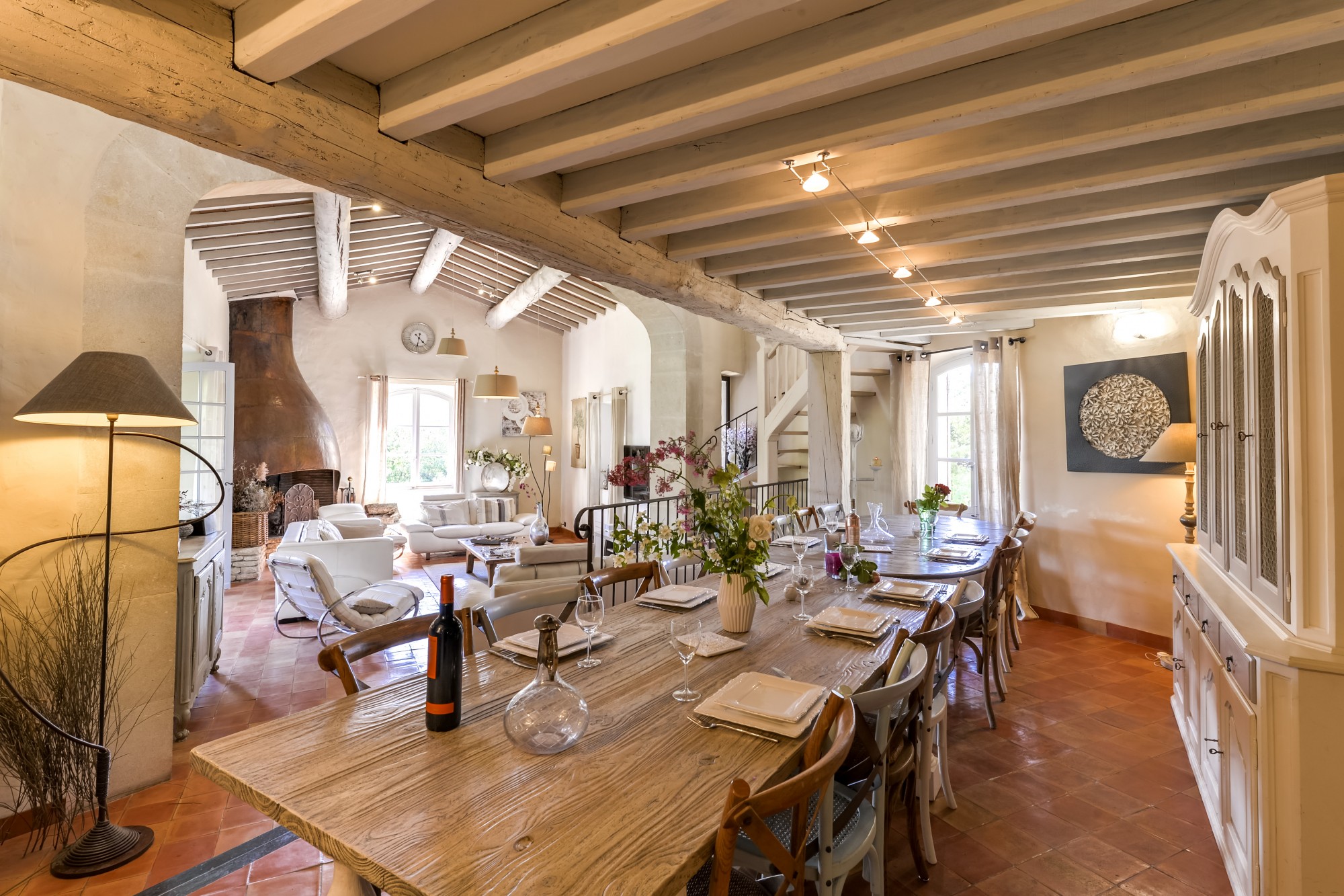 In the heart of the Luberon Park, to rent magnificent Provençal house for a stay filled with serenity and fullness.
