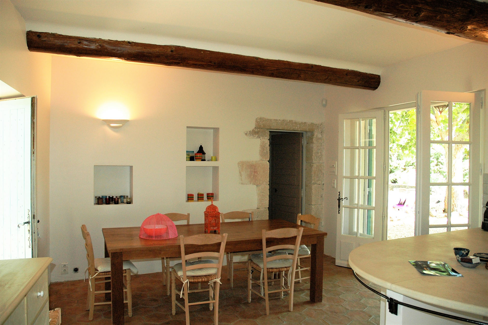 Seasonnal rental in Luberon, 5mn from Gordes, in the countryside, renovated  farmhouse with swimming pool on large grounds