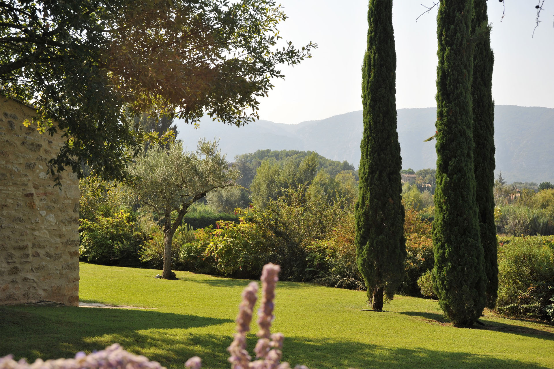 To rent for your holidays in Provence, near Oppede in Luberon, authentic XVIIIth century farmhouse tastefully renovated for successful holidays in Provence