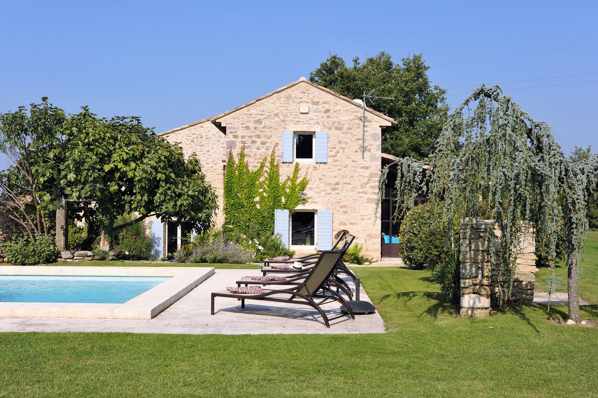 To rent for your holidays in Provence, near Oppede in Luberon, authentic XVIIIth century farmhouse tastefully renovated for successful holidays in Provence