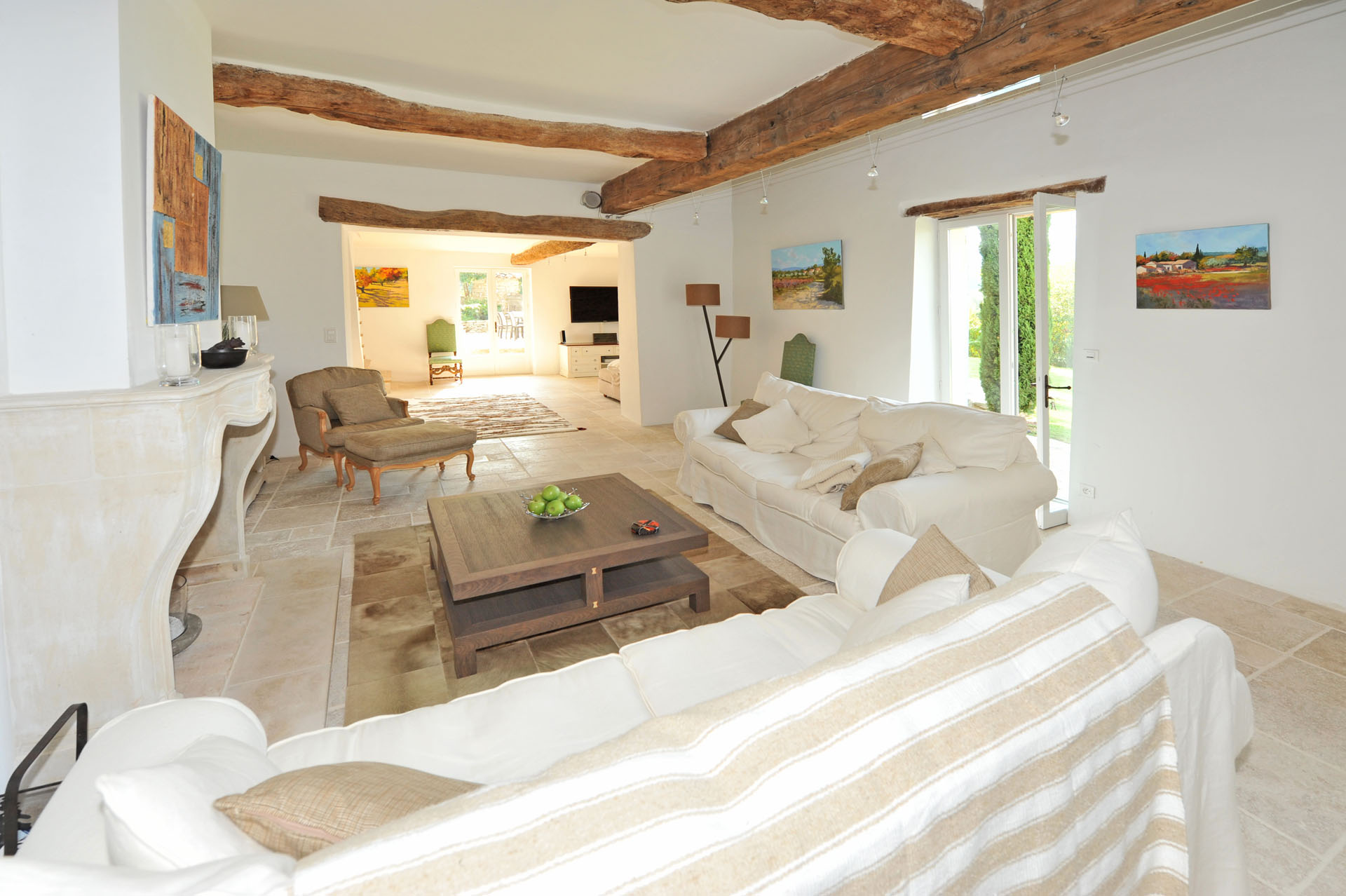 To rent for your holidays in Provence, near Oppede in Luberon, authentic XVIIIth century farmhouse tastefully renovated for successful holidays in Provence