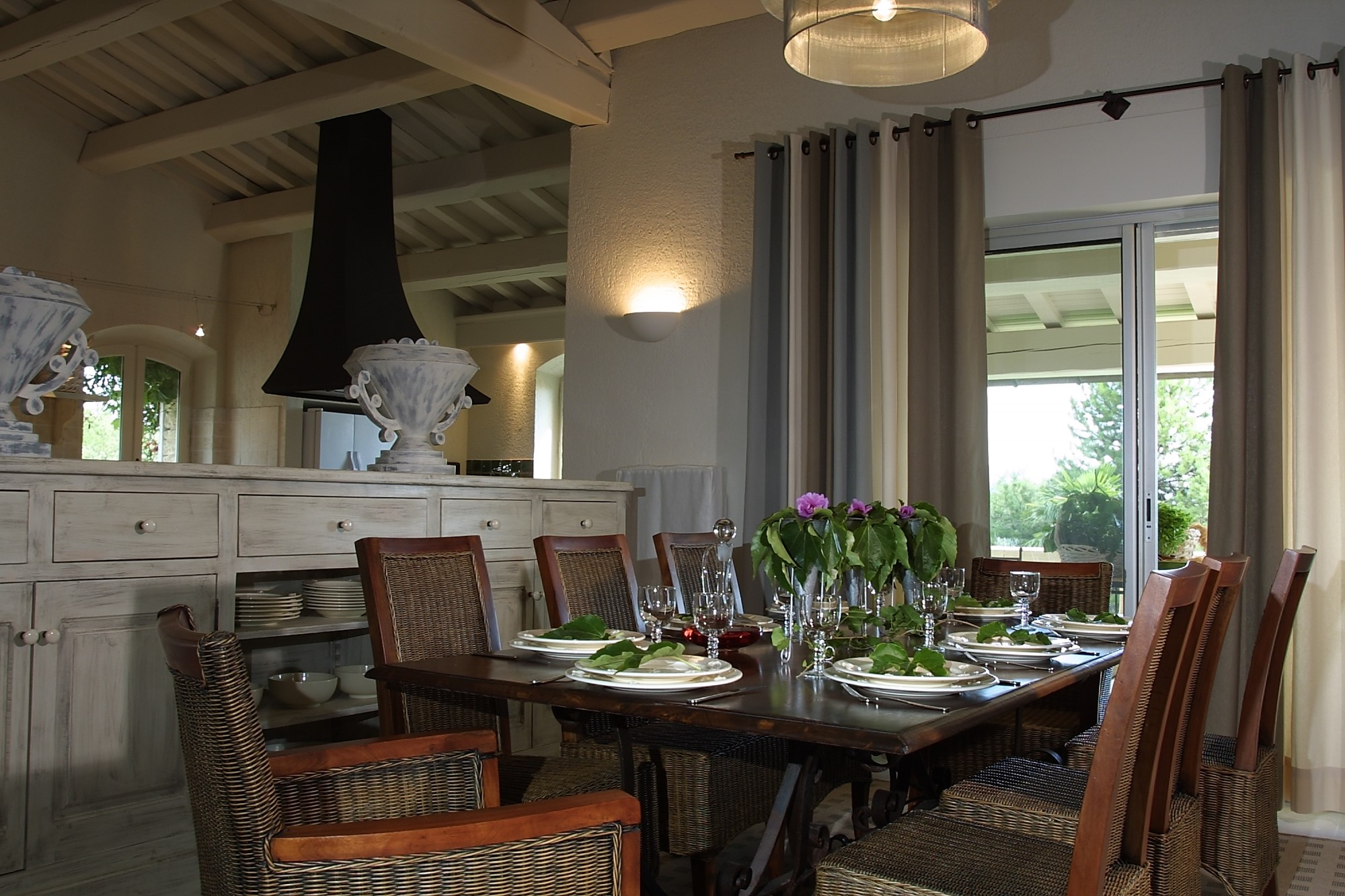 To rent for a summer in Luberon, Gordes, luxurious villa of 350 m² nestled in the countryside, quiet surrounding.