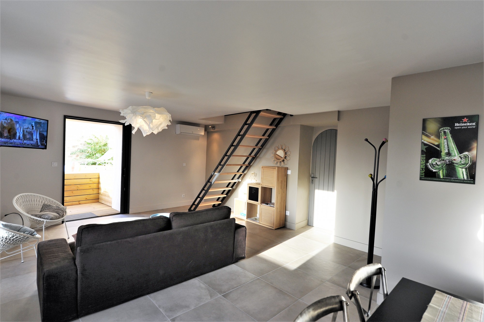 near l'Isle sur la Sorgue and the golf of Saumane, village house with swimming pool and dominant view