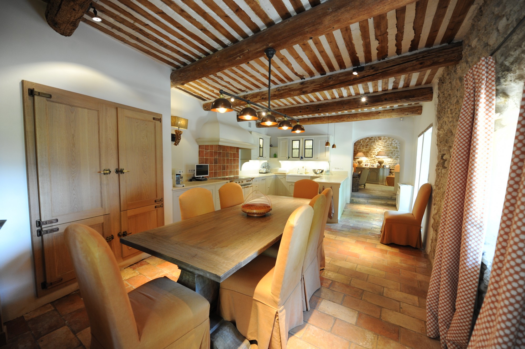 Superb mas on the edge of one of the most authentic and pleasant hamlets of Gordes. 