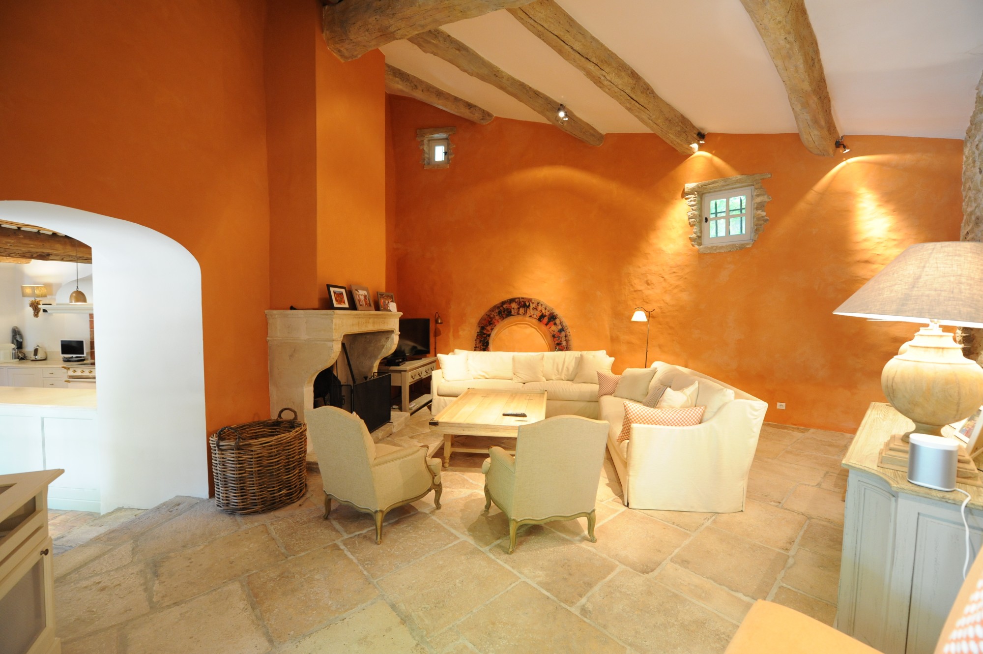 Superb mas on the edge of one of the most authentic and pleasant hamlets of Gordes. 