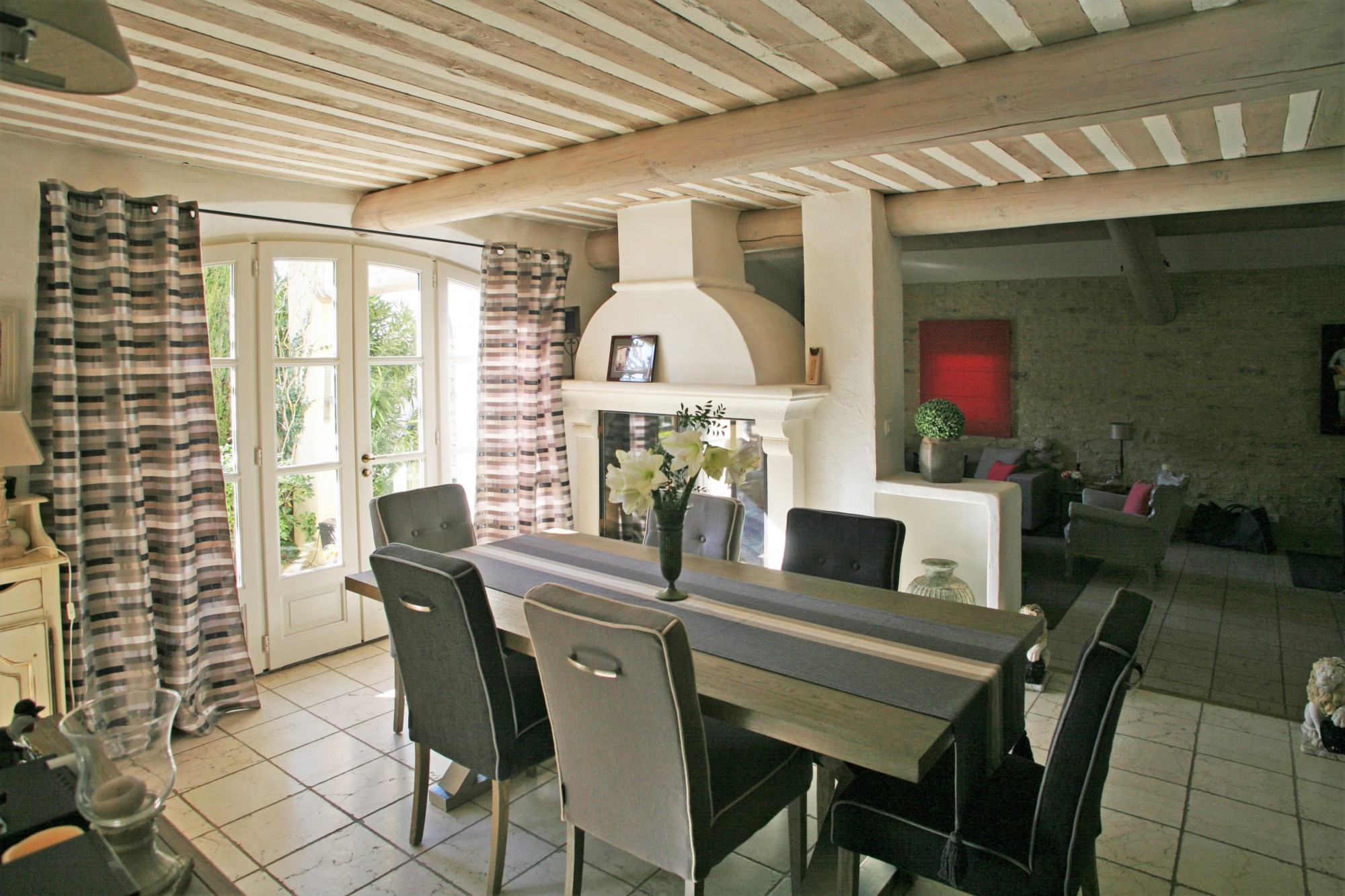 CABRIERES D’AVIGNON, in Provence, Stone house to rent with pool over a beautiful garden