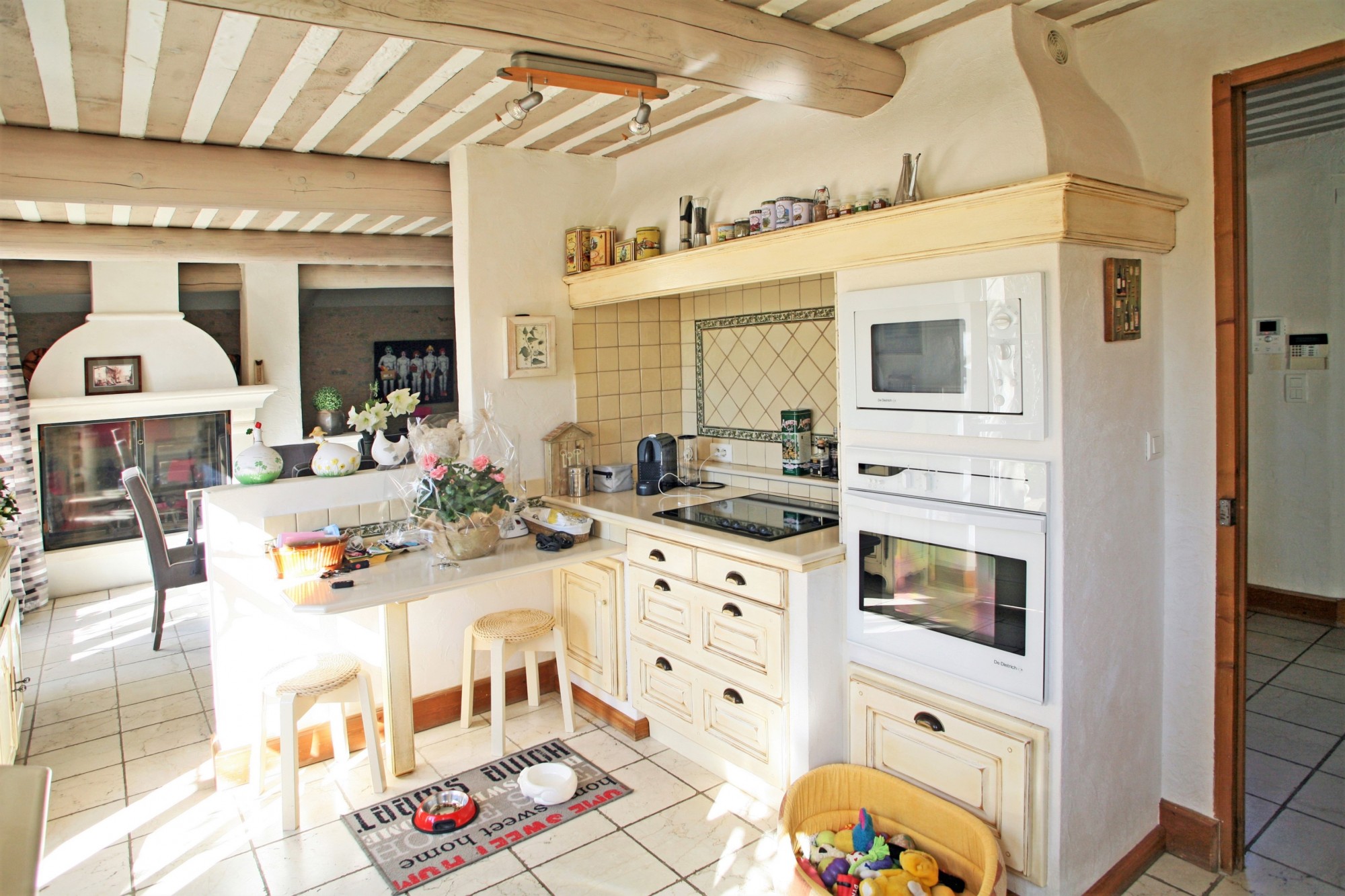 CABRIERES D’AVIGNON, in Provence, Stone house to rent with pool over a beautiful garden