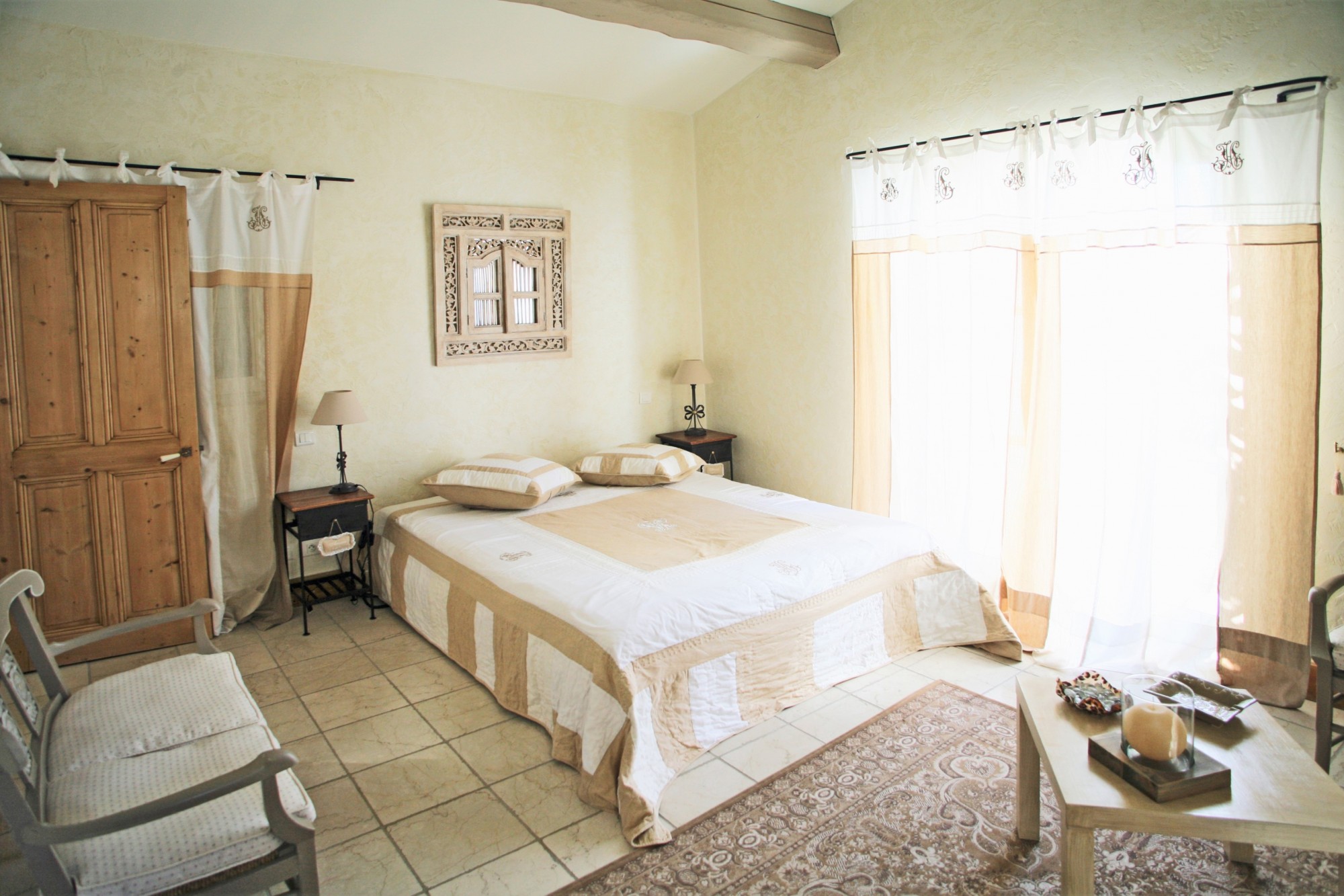 CABRIERES D’AVIGNON, in Provence, Stone house to rent with pool over a beautiful garden
