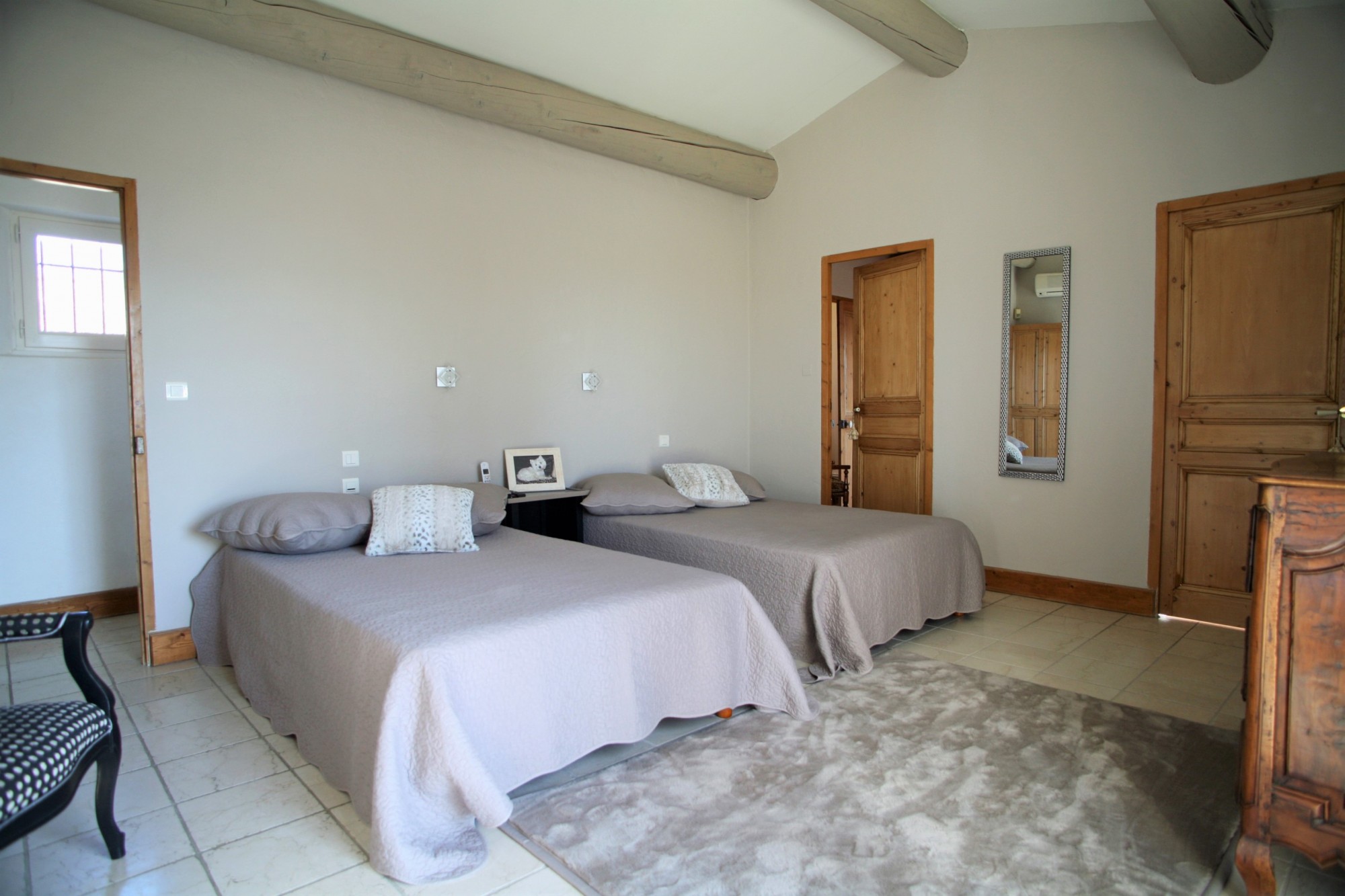 CABRIERES D’AVIGNON, in Provence, Stone house to rent with pool over a beautiful garden
