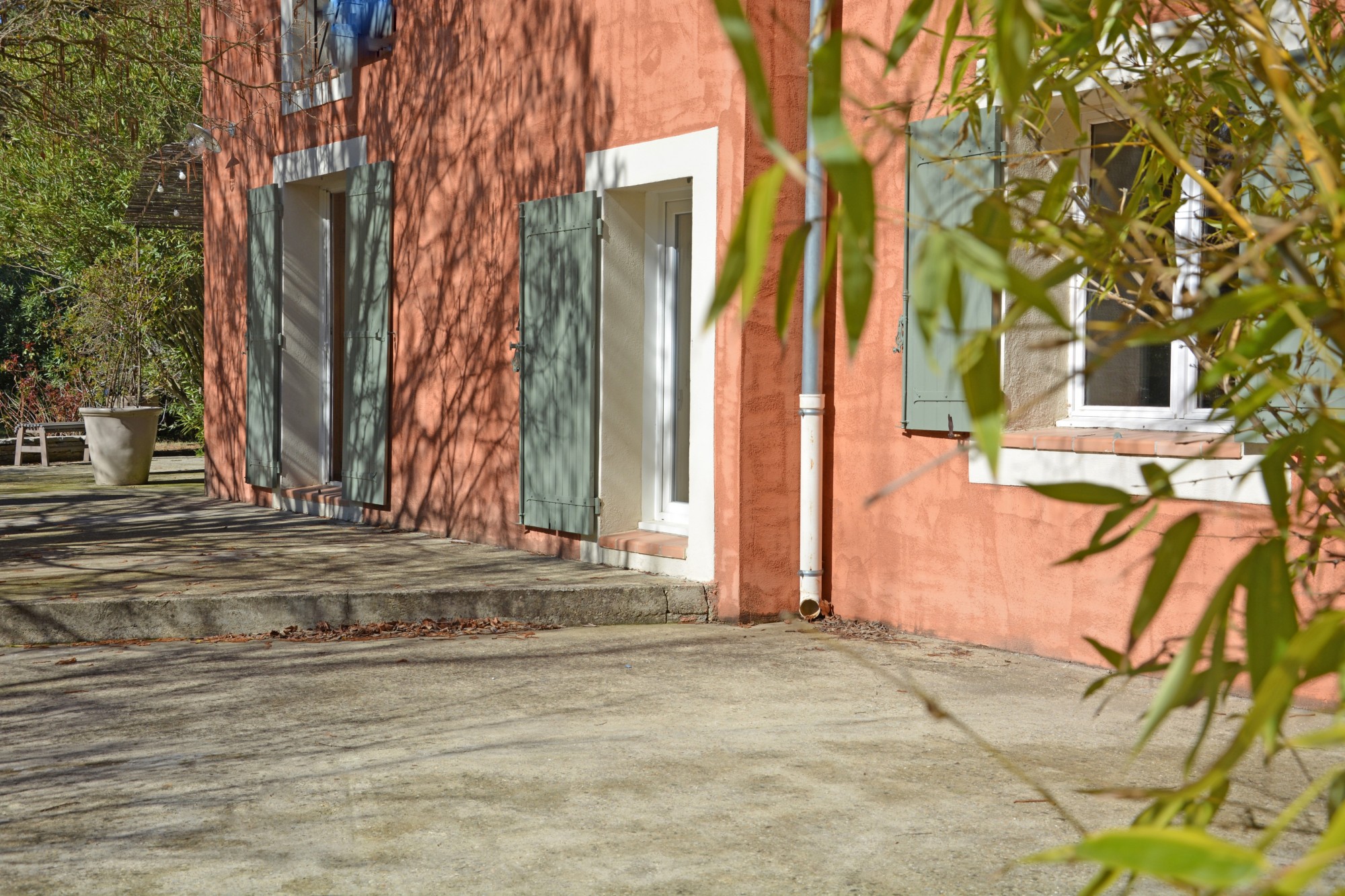 Close to Pernes, The Mont Ventoux in background, 6-bedroom house