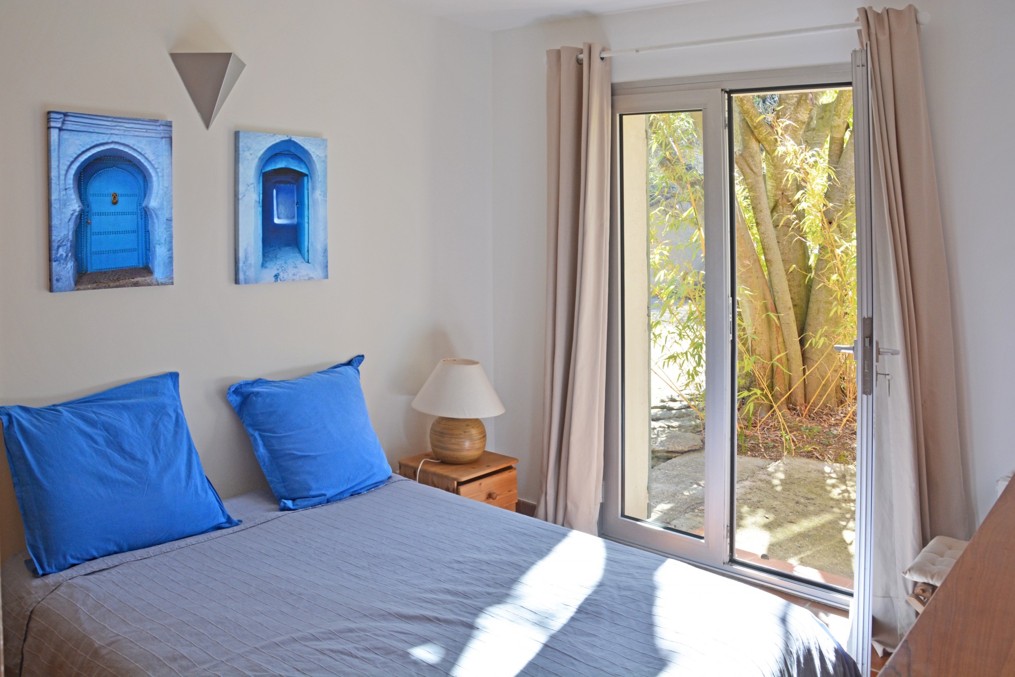 Close to Pernes, The Mont Ventoux in background, 6-bedroom house