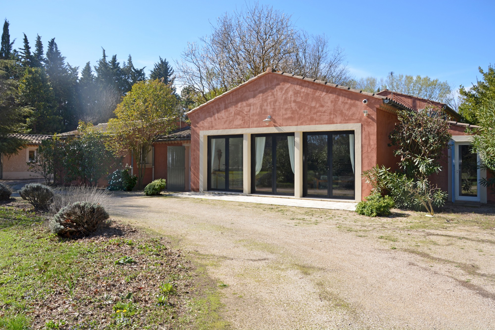 Close to Pernes, The Mont Ventoux in background, 6-bedroom house