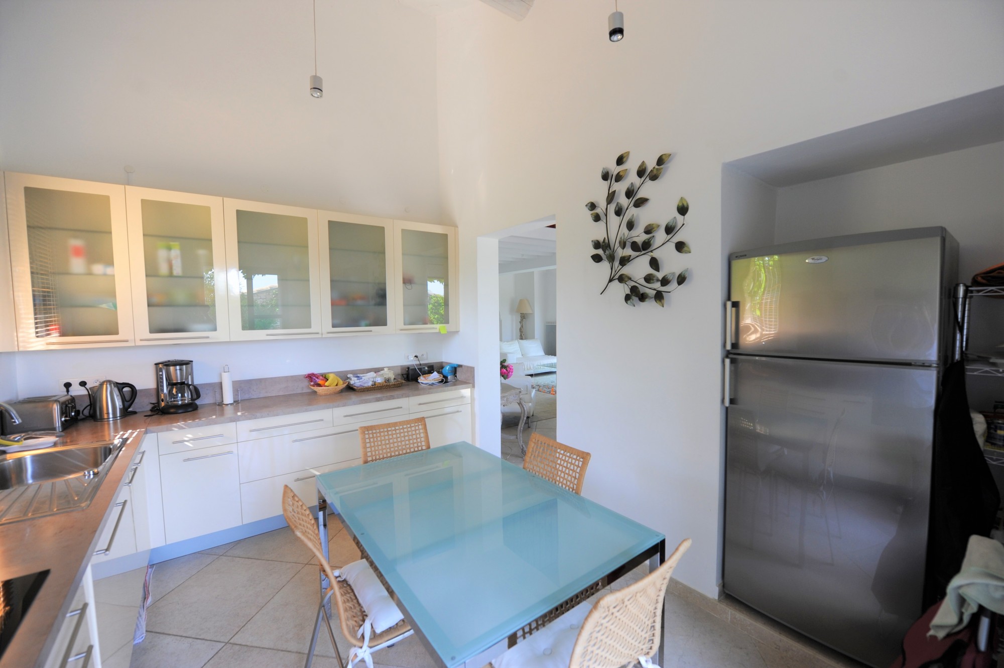 For rent, just a few minutes' walk from the centre of Gordes, stunning stone house with pool and views over the Luberon.
