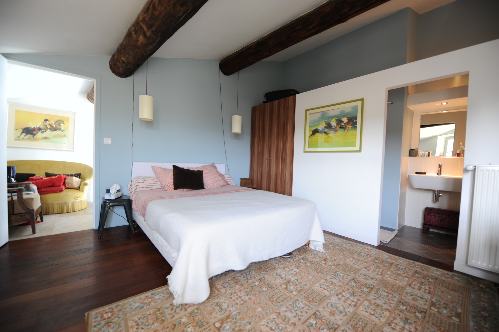 To rent in the Luberon, charming Hamlet house with a perfect blend of ancient and contemporary styles 