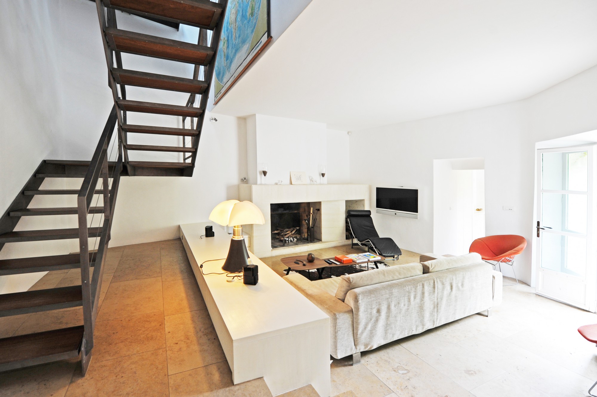 To rent in the Luberon, charming Hamlet house with a perfect blend of ancient and contemporary styles 