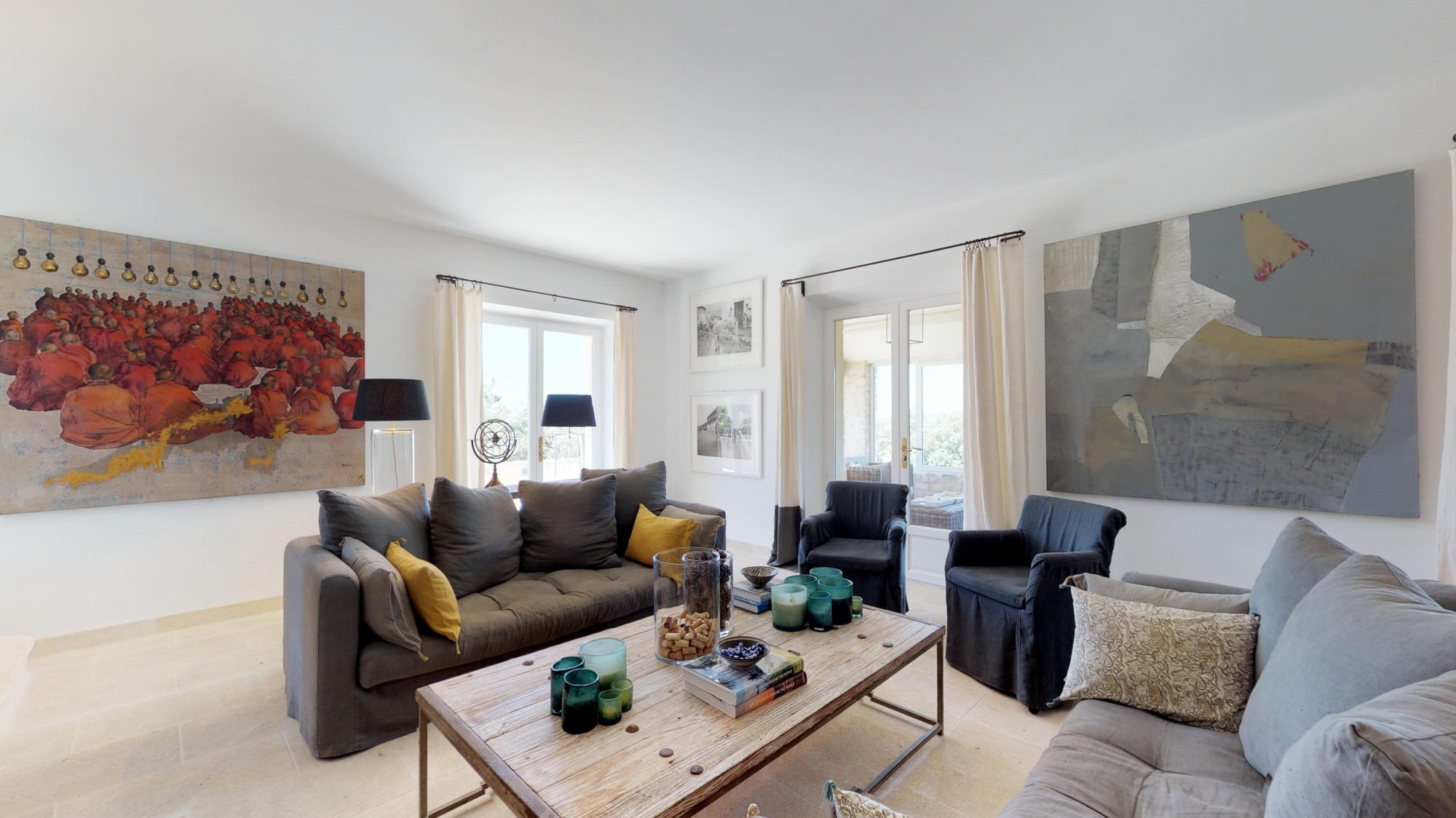 For rent in Gordes, just a few minutes from the village, stunning five-bedroom property with heated pool, tennis court and panoramic views.