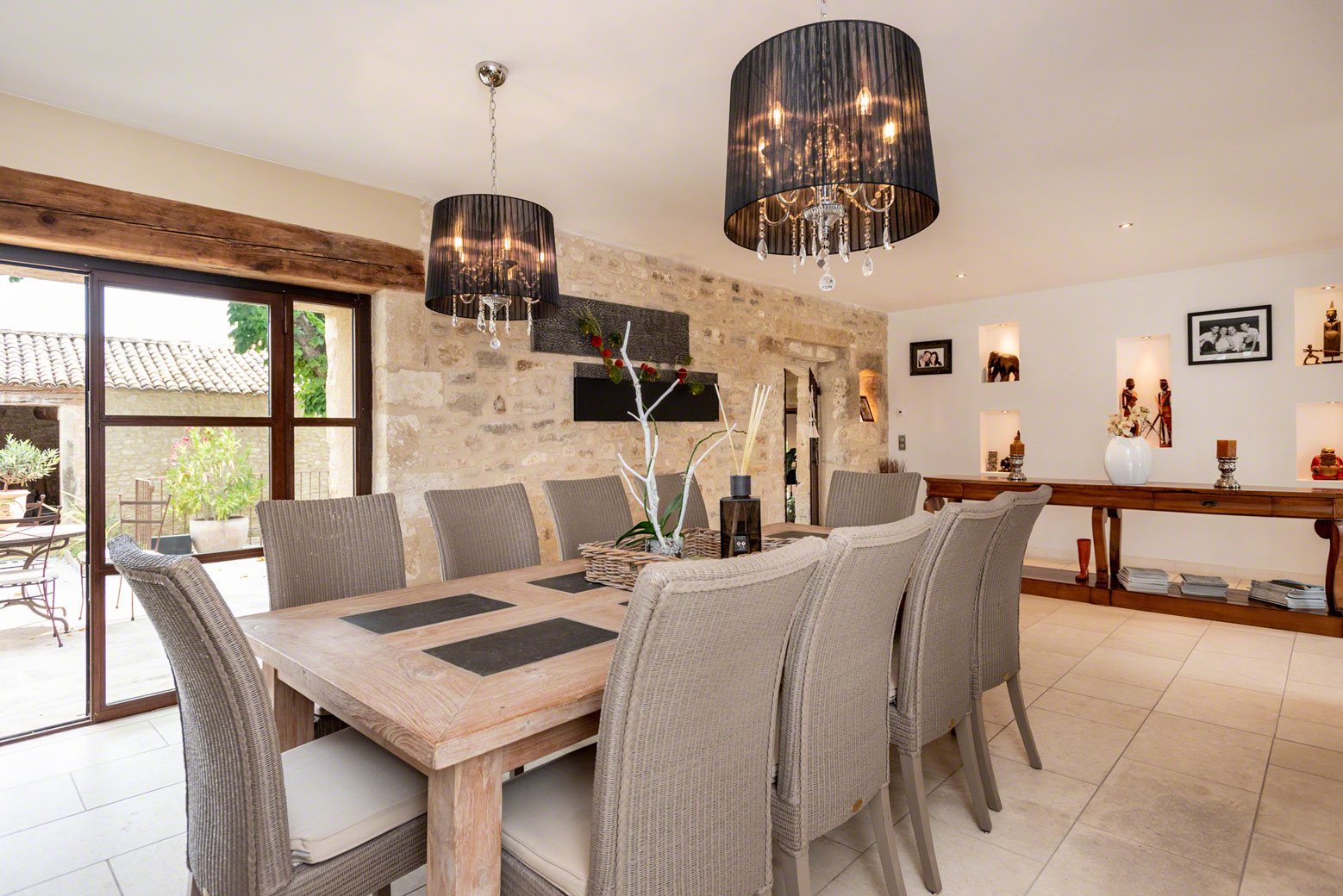 For rent in Provence in Lacoste, superb Mas restored with taste and high-end equipment