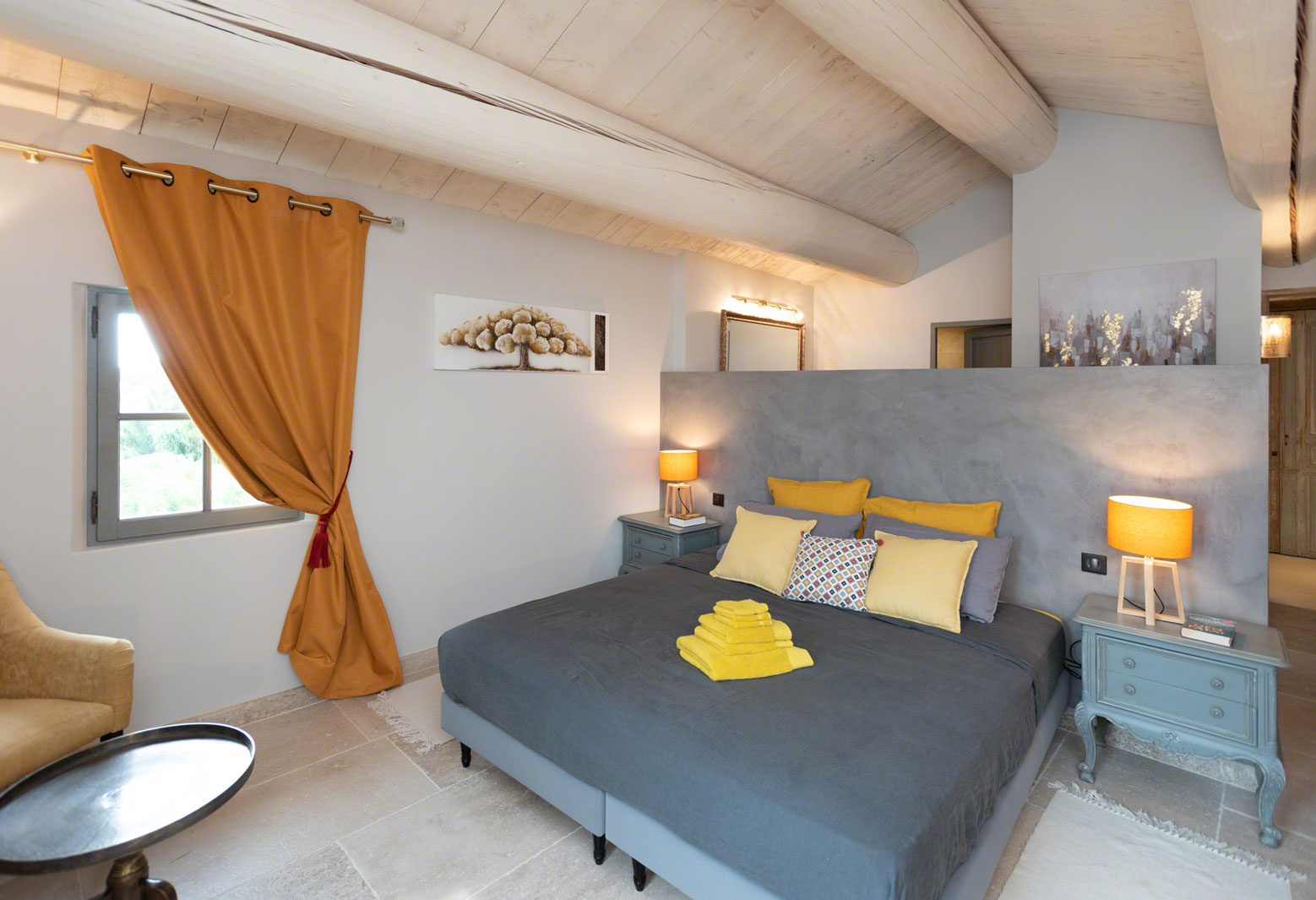 For rent in Provence in Lacoste, superb Mas restored with taste and high-end equipment