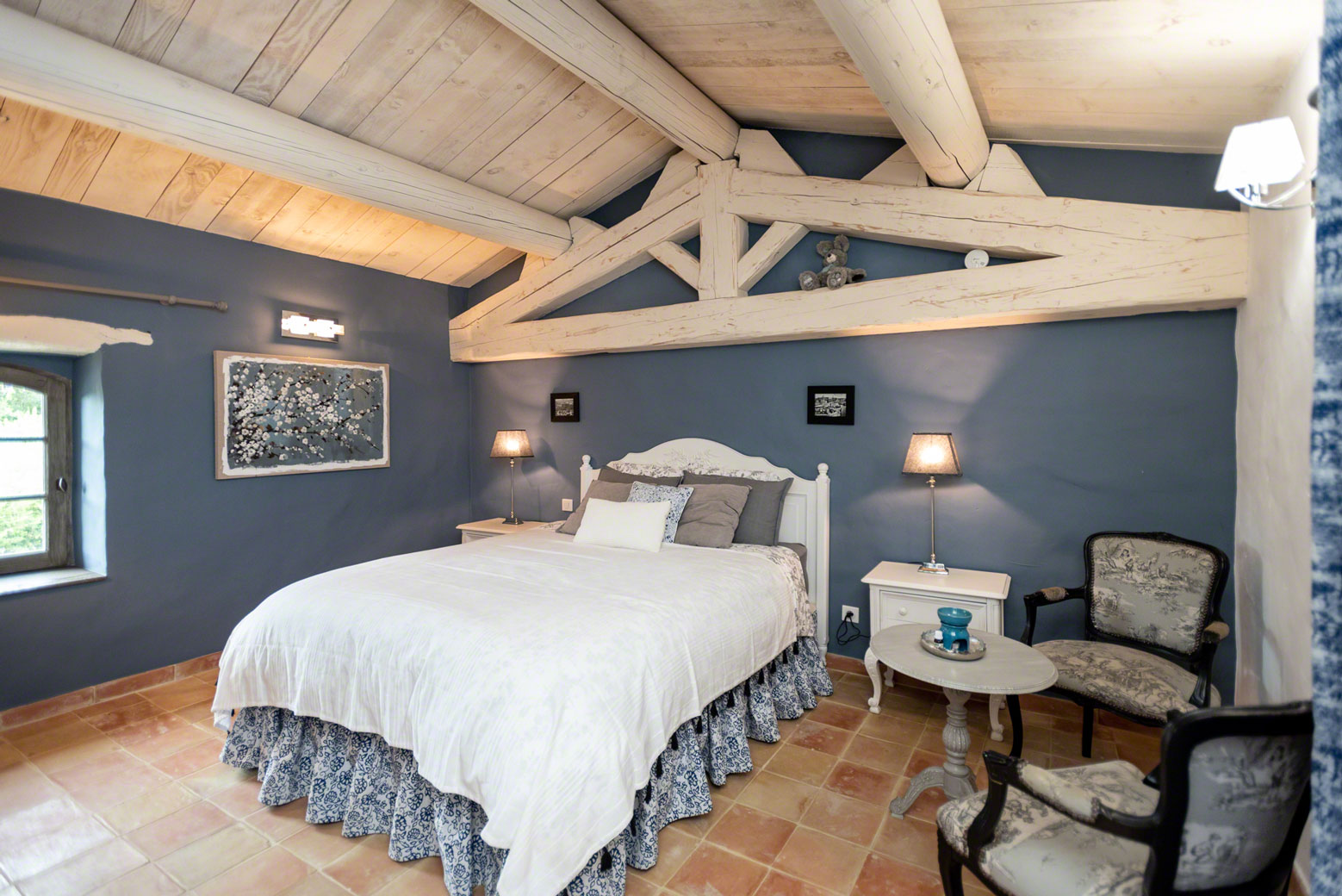 For rent in Provence in Lacoste, superb Mas restored with taste and high-end equipment