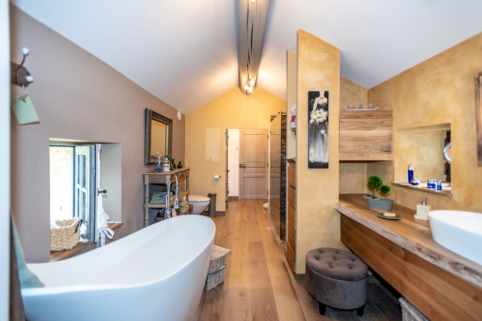 For rent in Provence in Lacoste, superb Mas restored with taste and high-end equipment