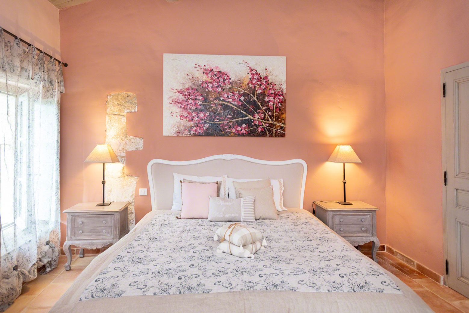 For rent in Provence in Lacoste, superb Mas restored with taste and high-end equipment