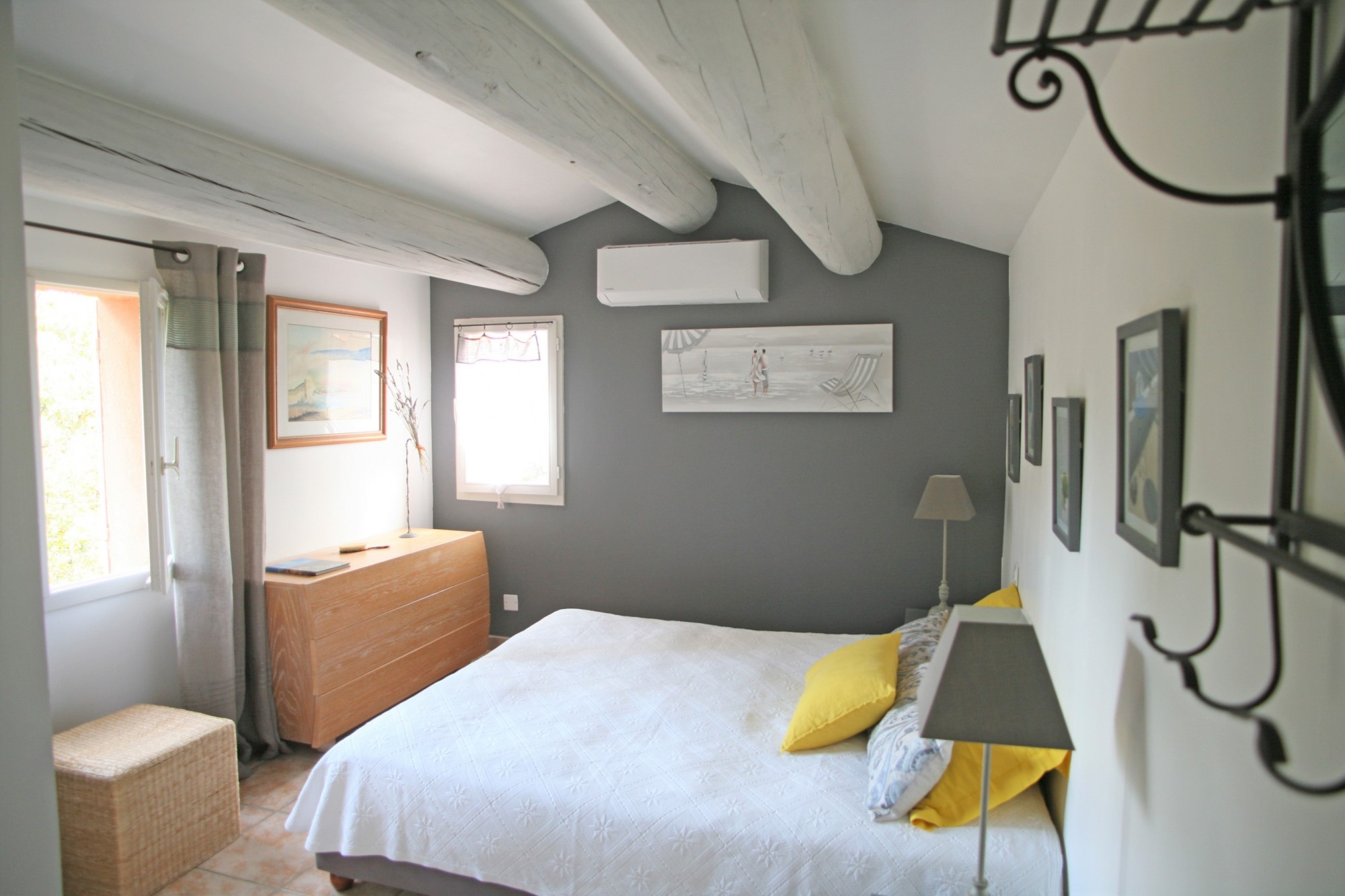 Roussillon, recent house for rent, in a quiet and shaded hamlet, with Tennis access