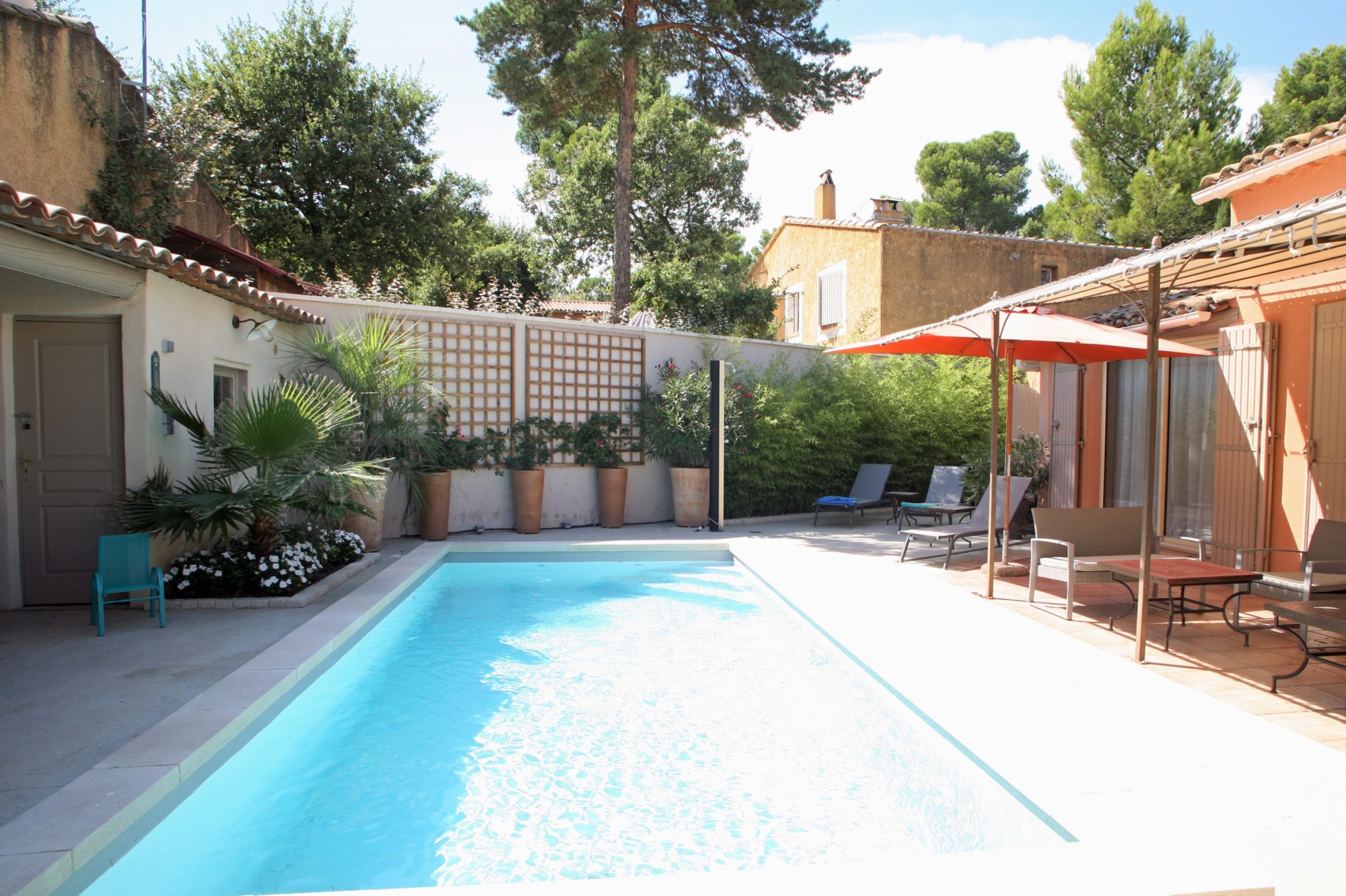 Roussillon, recent house for rent, in a quiet and shaded hamlet, with Tennis access