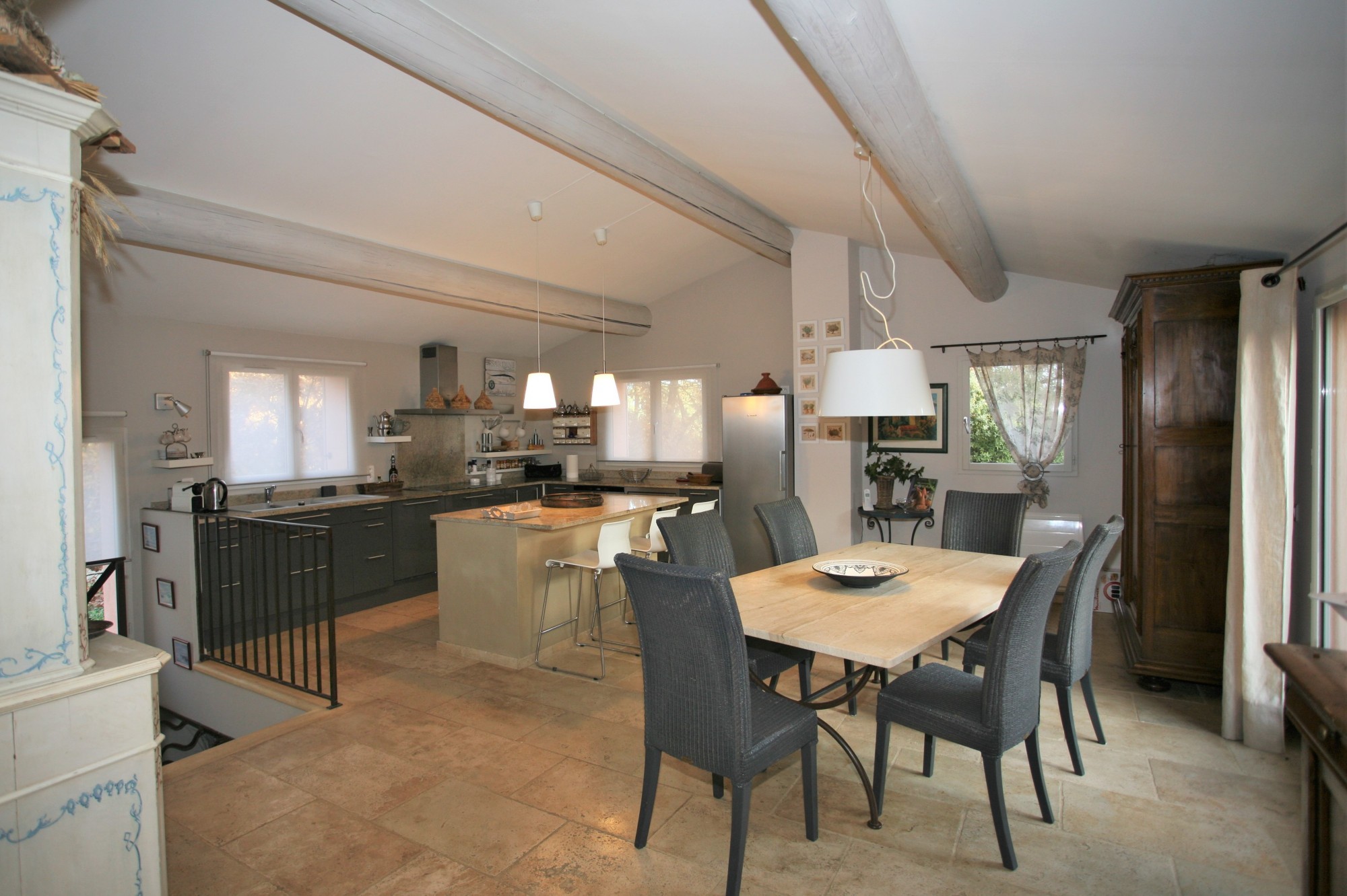 Roussillon, recent house for rent, in a quiet and shaded hamlet, with Tennis access