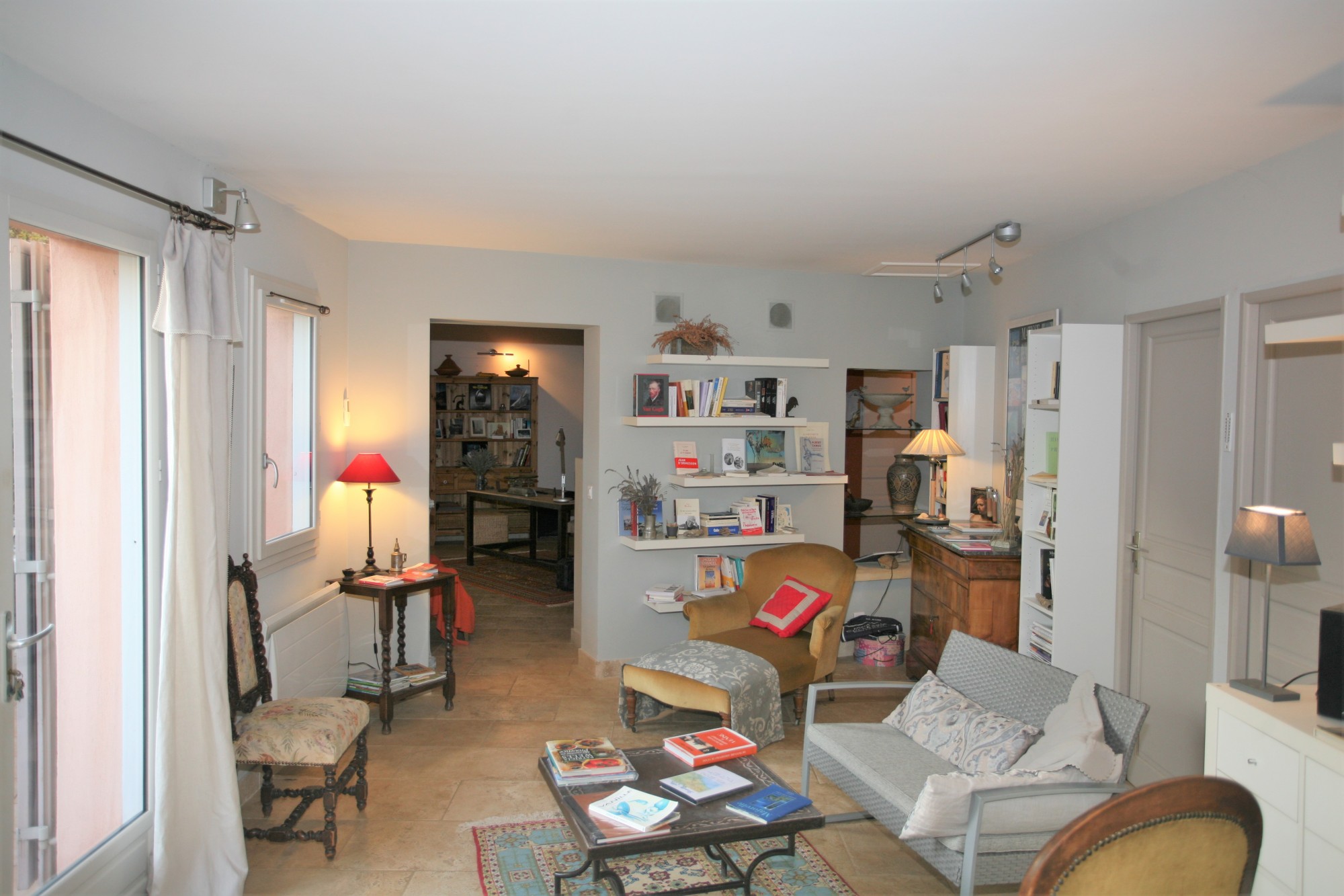 Roussillon, recent house for rent, in a quiet and shaded hamlet, with Tennis access