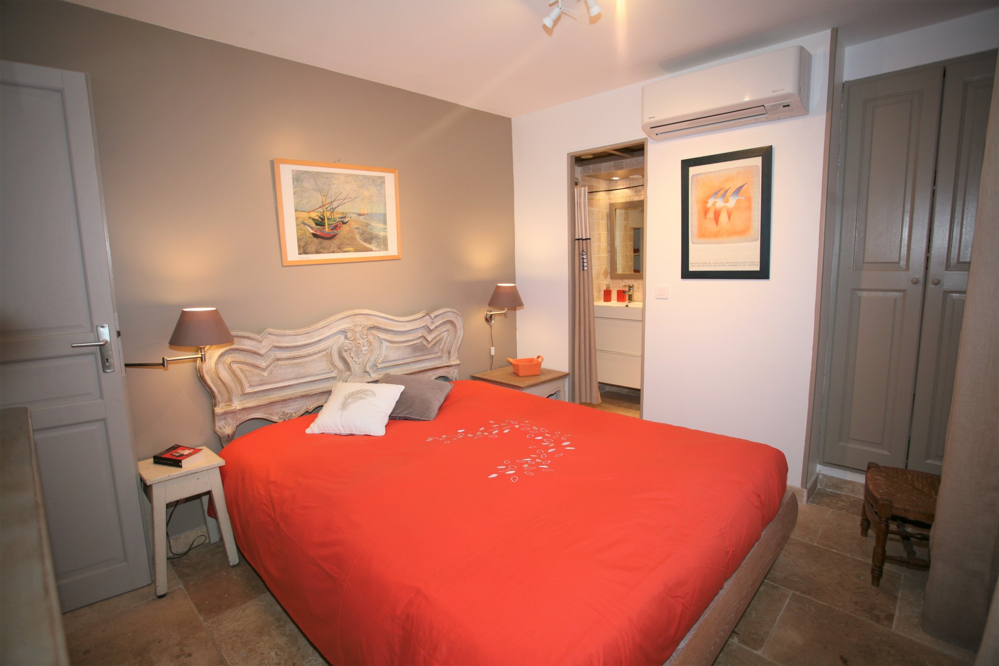 Roussillon, recent house for rent, in a quiet and shaded hamlet, with Tennis access