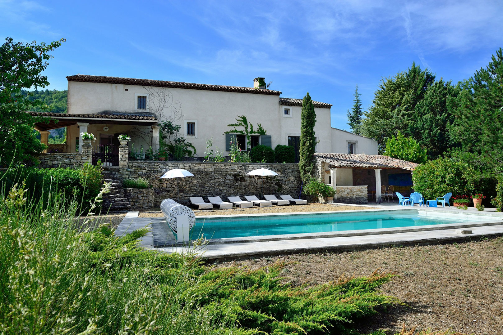 Provence, Bastide Provençale for rent on the heights of Apt, at the foot of the Luberon.
