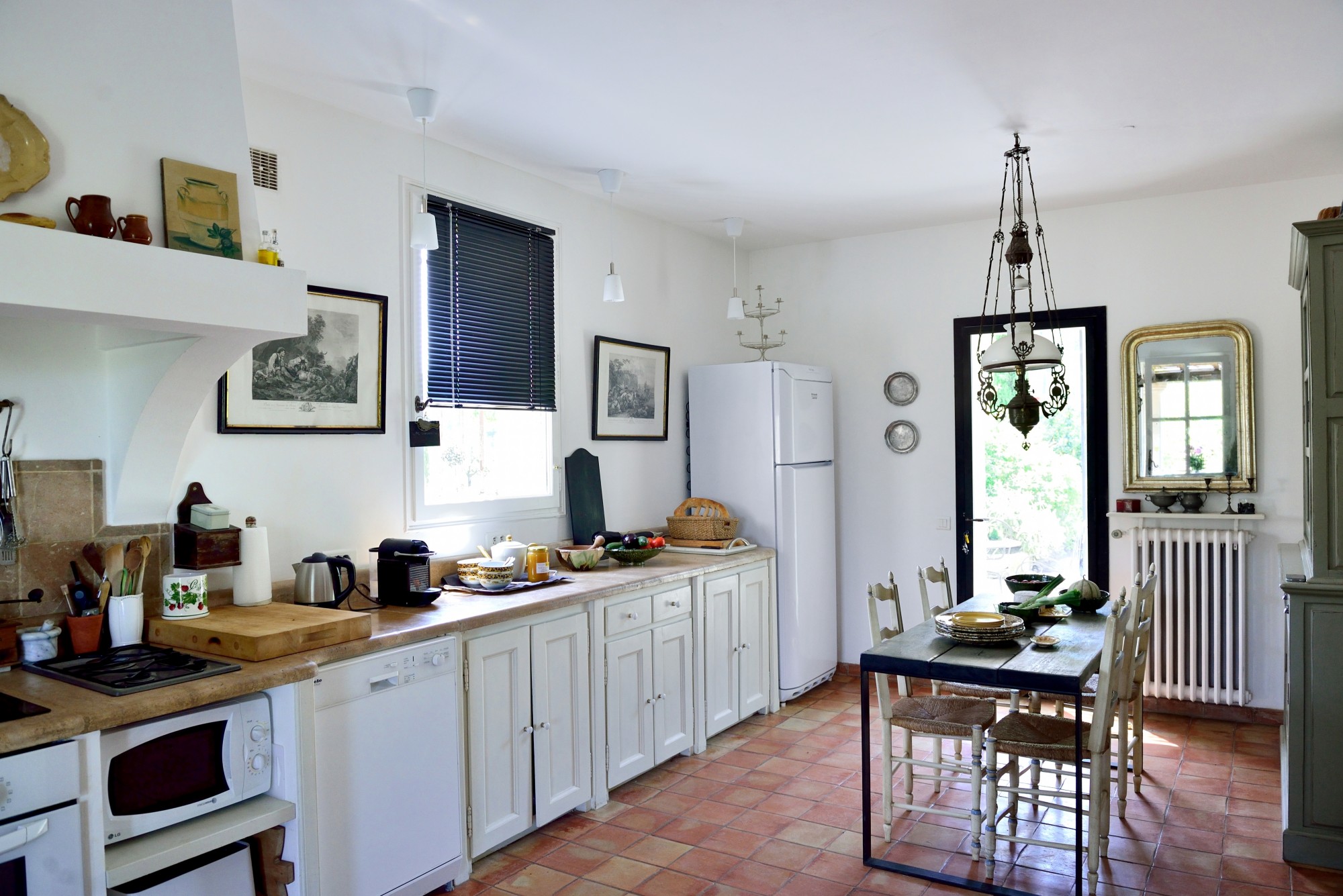 Provence, Bastide Provençale for rent on the heights of Apt, at the foot of the Luberon.