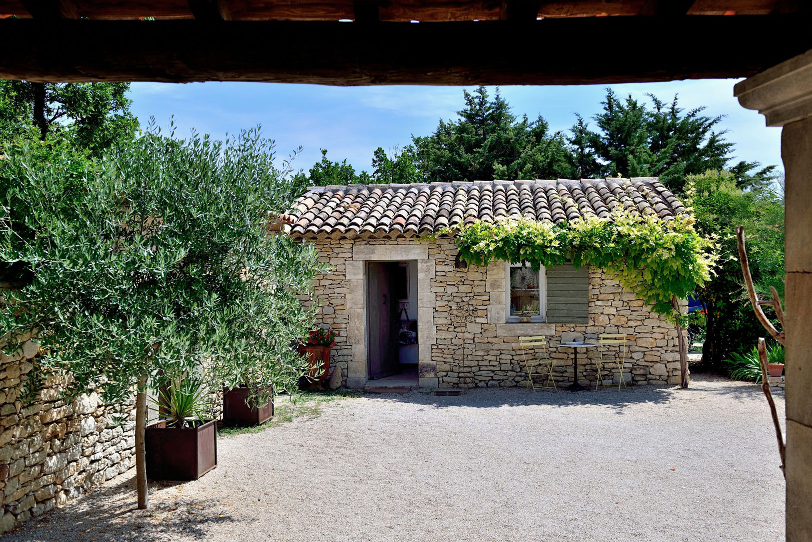 Provence, Bastide Provençale for rent on the heights of Apt, at the foot of the Luberon.
