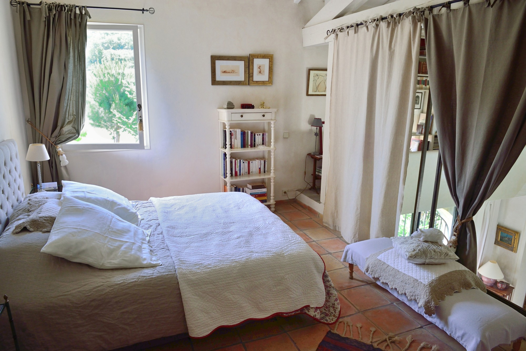Provence, Bastide Provençale for rent on the heights of Apt, at the foot of the Luberon.
