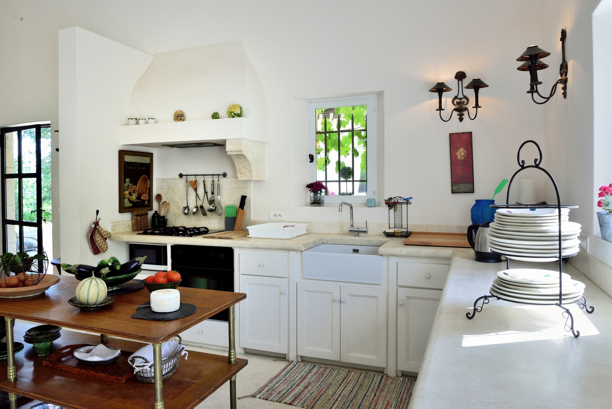 Provence, house for seasonal rentals on the heights of Apt, at the foot of the Luberon.