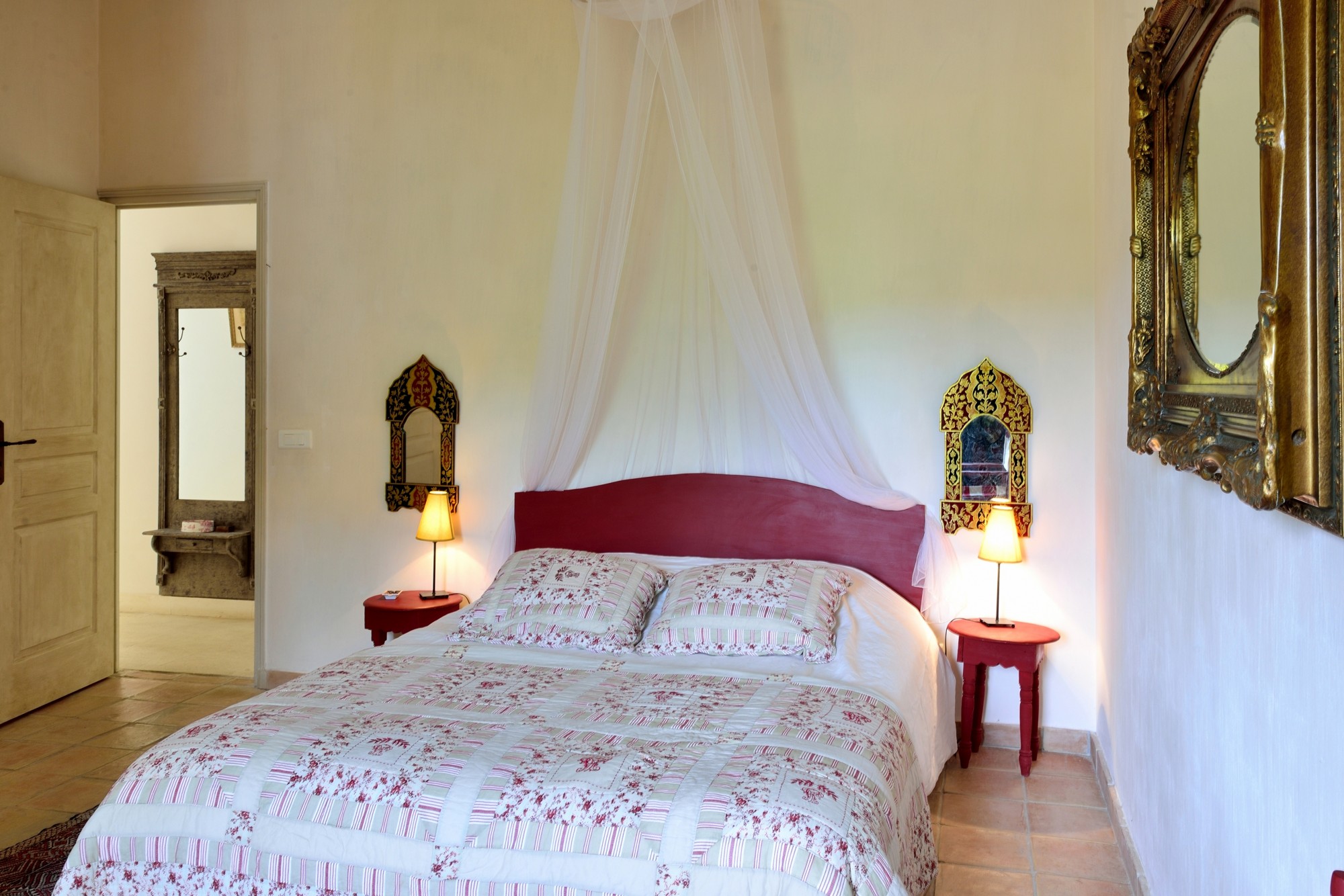 Provence, house for seasonal rentals on the heights of Apt, at the foot of the Luberon.