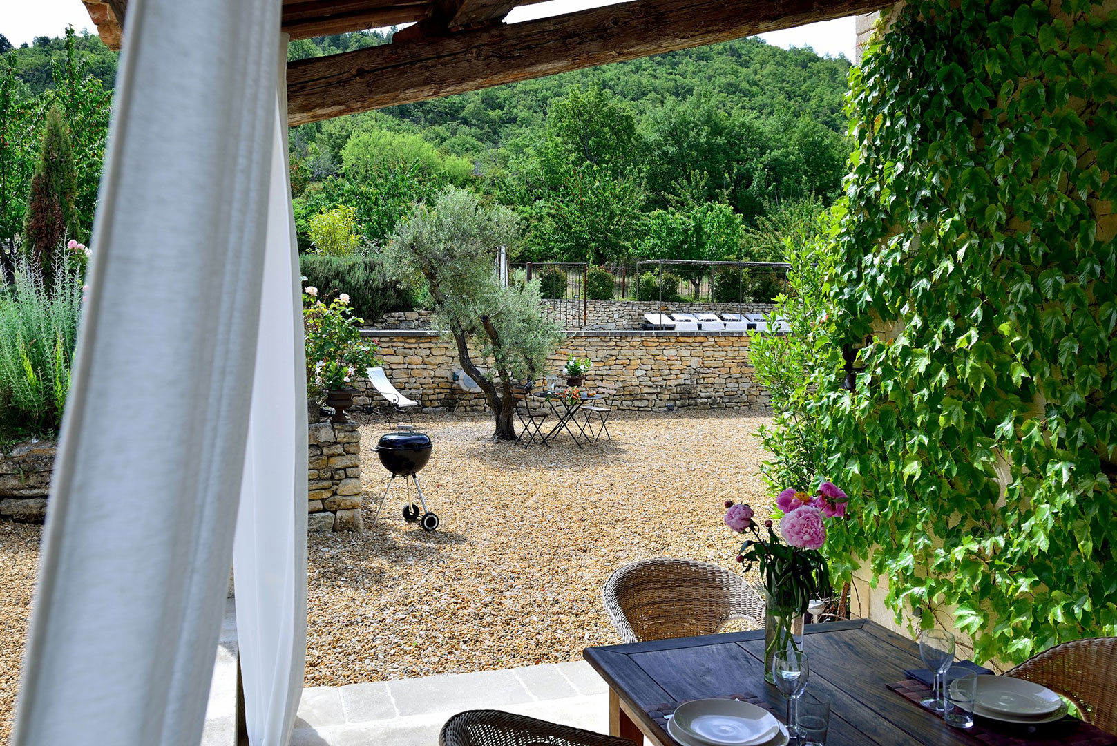 Provence, house for seasonal rentals on the heights of Apt, at the foot of the Luberon.