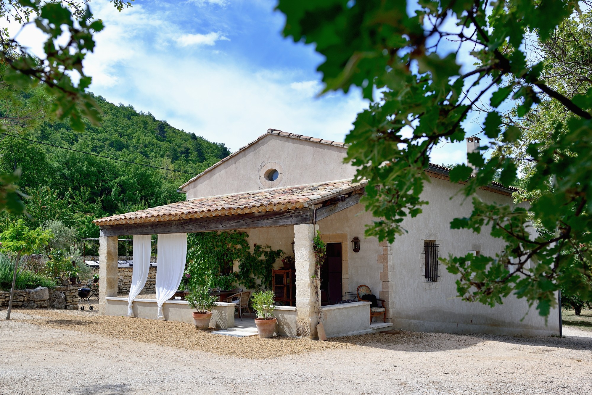 Provence, house for seasonal rentals on the heights of Apt, at the foot of the Luberon.