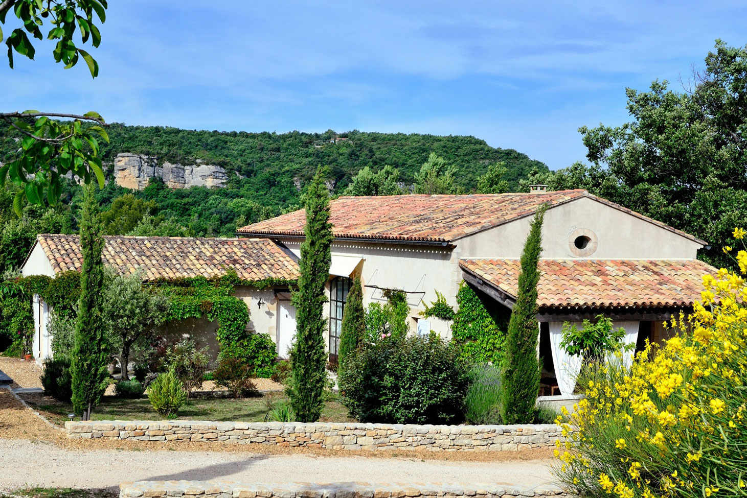 Provence, house for seasonal rentals on the heights of Apt, at the foot of the Luberon.