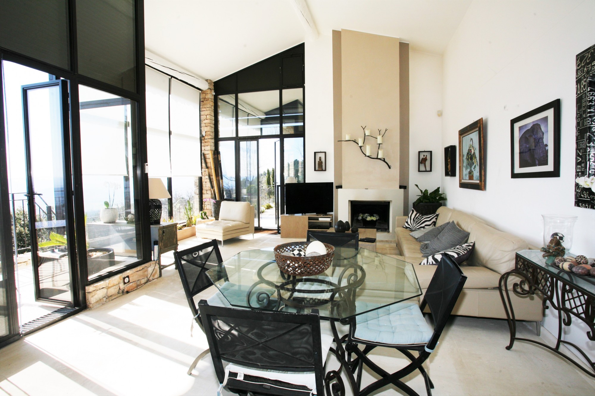 For seasonral rental in Murs, beautiful stone house with stunning views over the Luberon