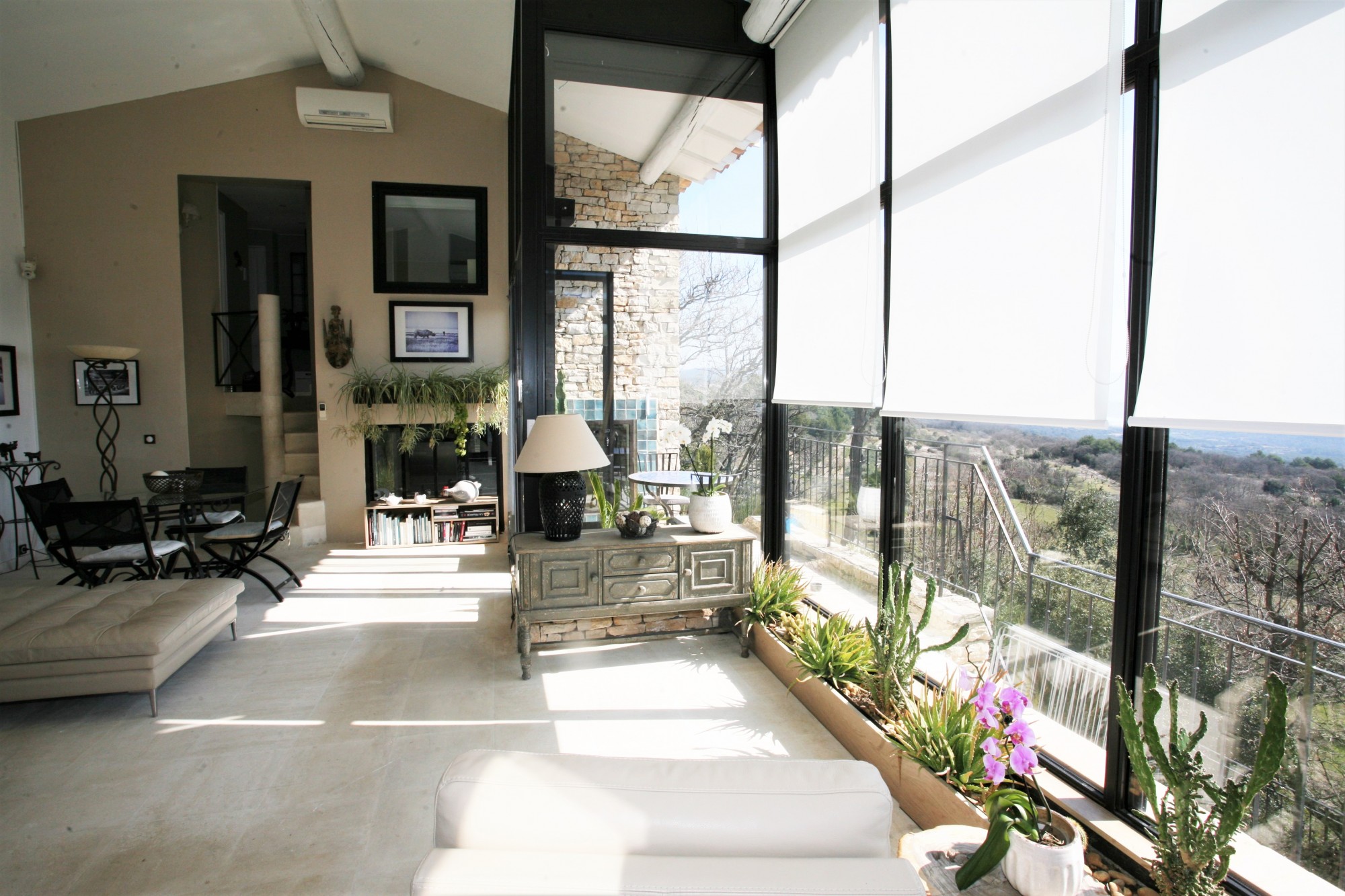 For seasonral rental in Murs, beautiful stone house with stunning views over the Luberon