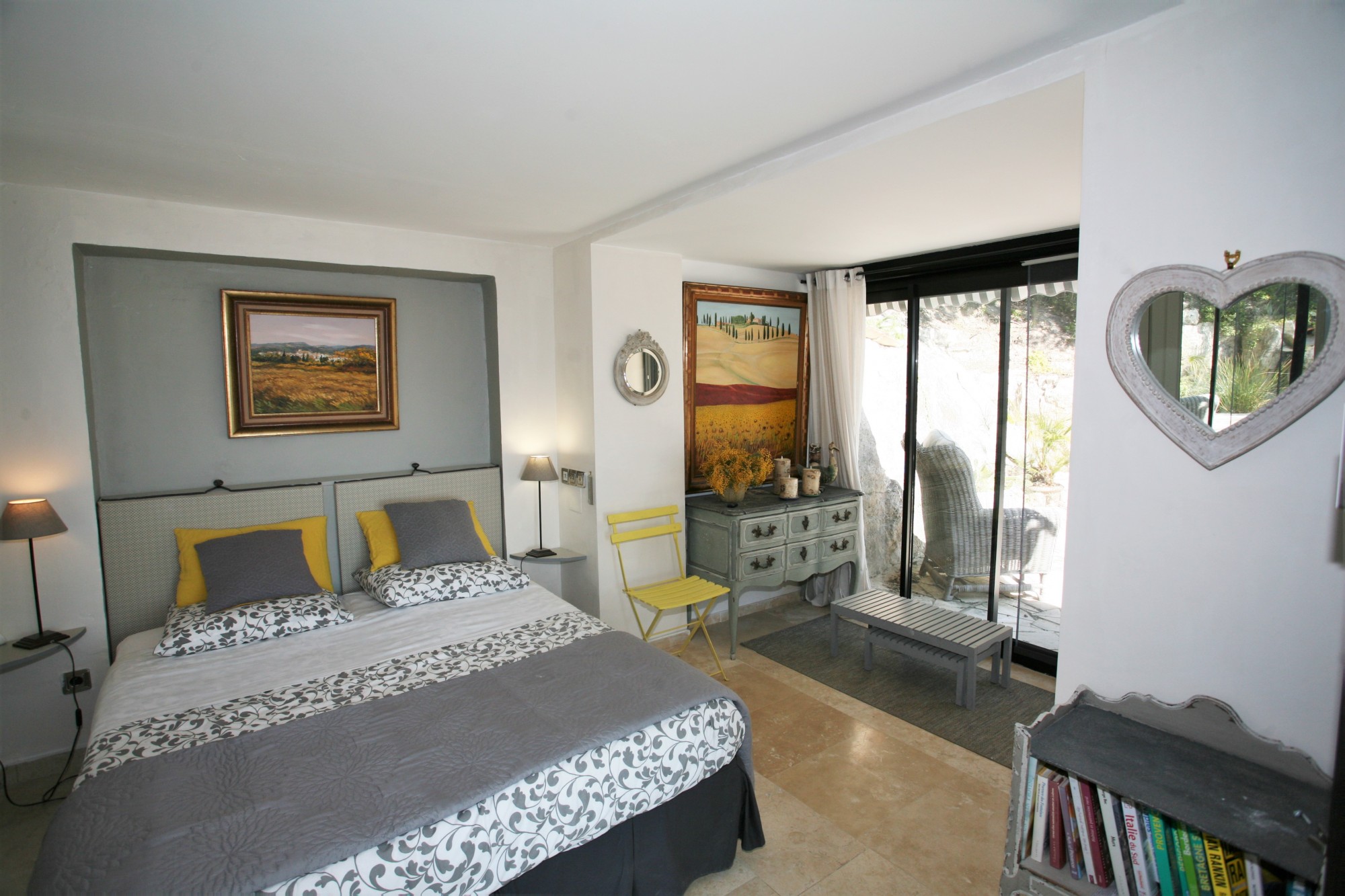 For seasonral rental in Murs, beautiful stone house with stunning views over the Luberon